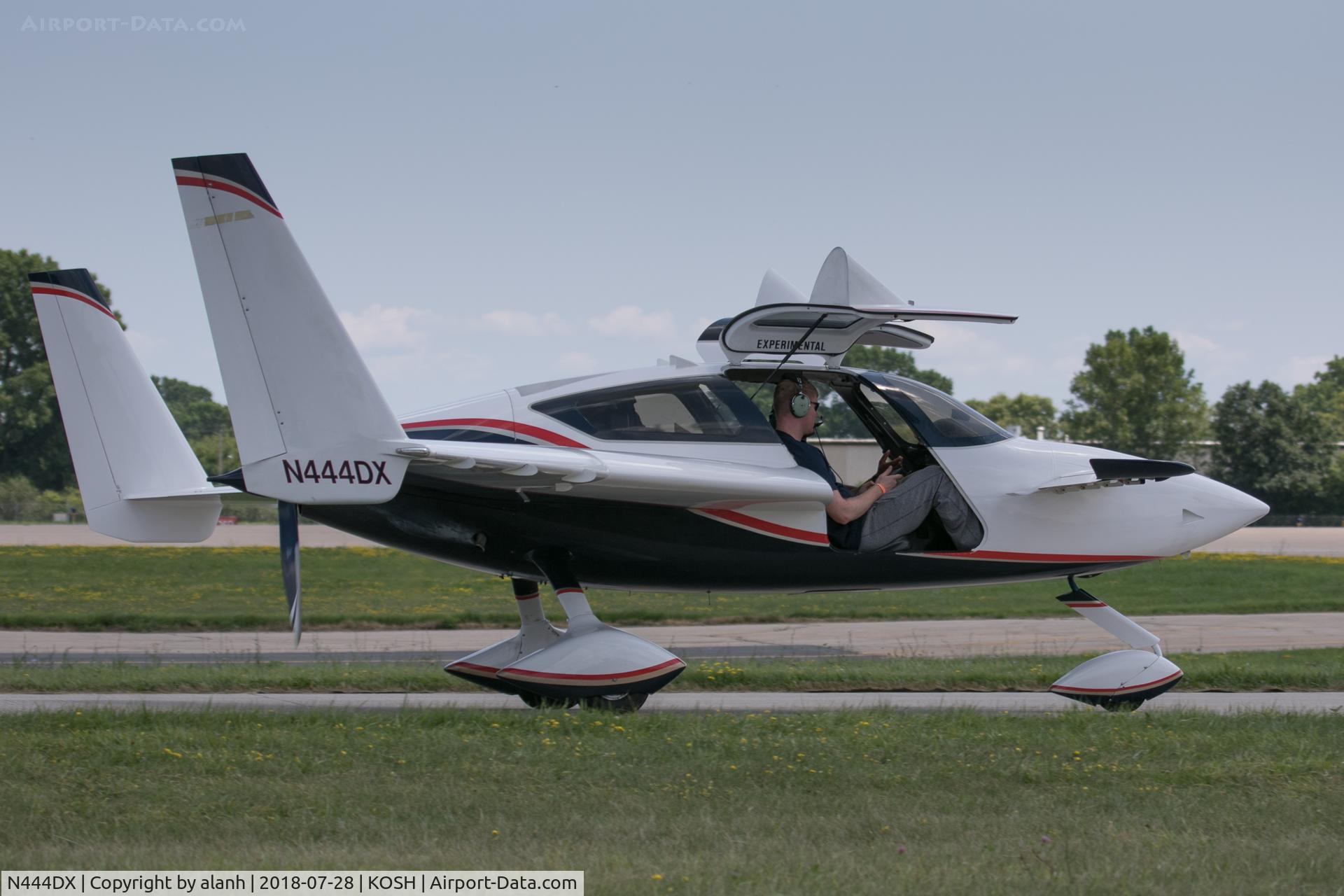 N444DX, Velocity Velocity SE FG C/N SFG035, Taxiing for departure, Airventure 2018