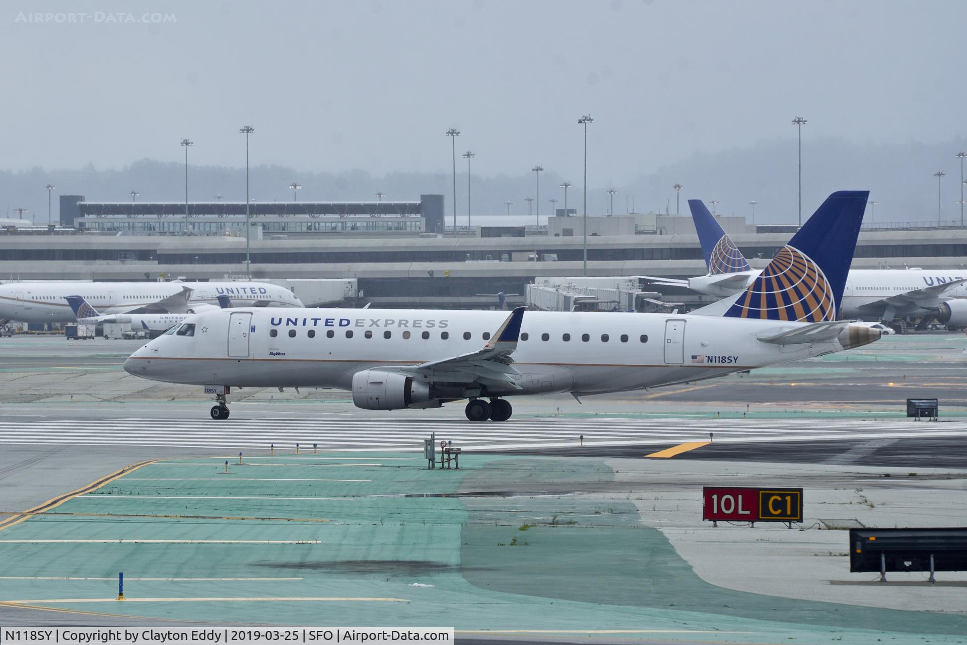 N118SY, 2014 Embraer 175LR (ERJ-170-200LR) C/N 17000420, SFO 2019.