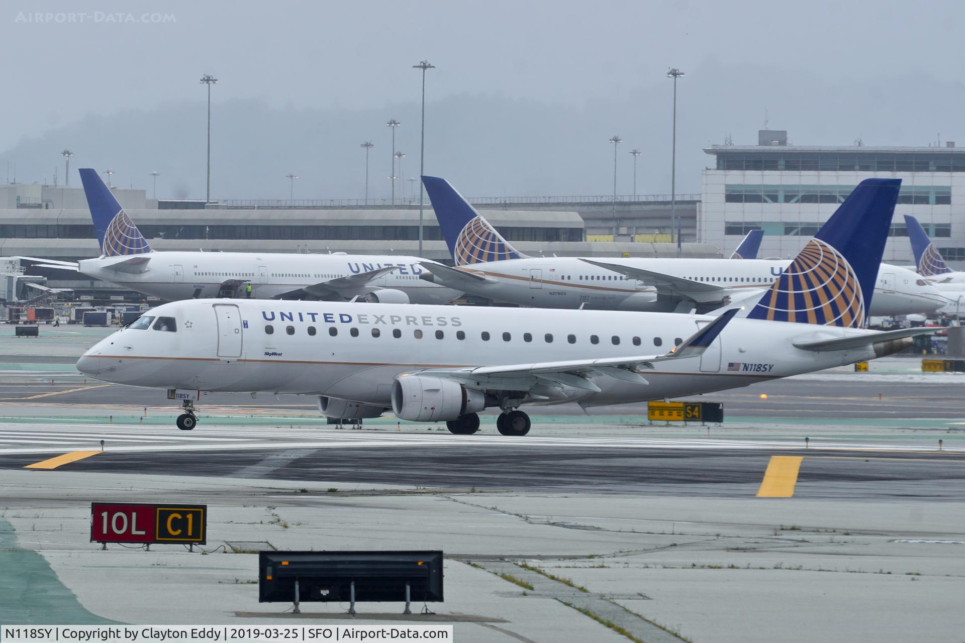 N118SY, 2014 Embraer 175LR (ERJ-170-200LR) C/N 17000420, SFO 2019.