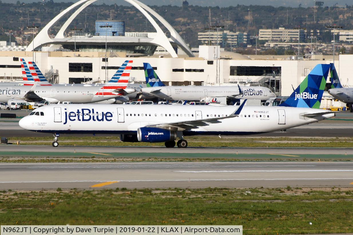 N962JT, 2016 Airbus A321-231 C/N 6988, No comment.
