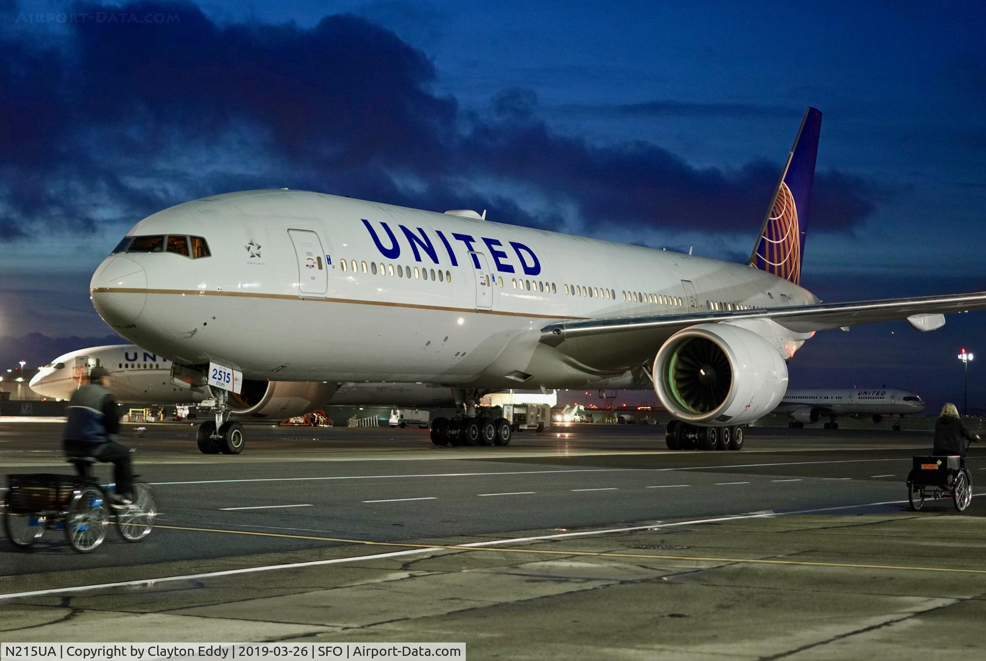 N215UA, 2000 Boeing 777-222 C/N 30221, SFO 2019.