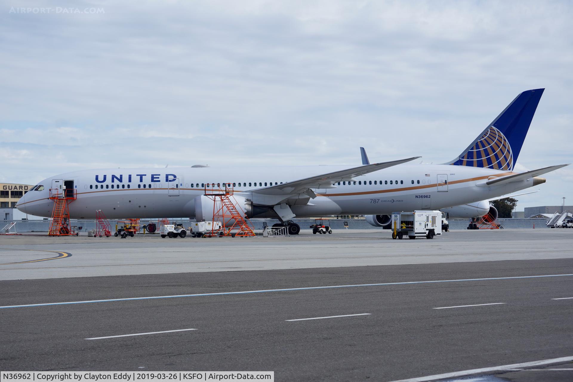 N36962, 2015 Boeing 787-9 Dreamliner C/N 35880, SFO 2019.