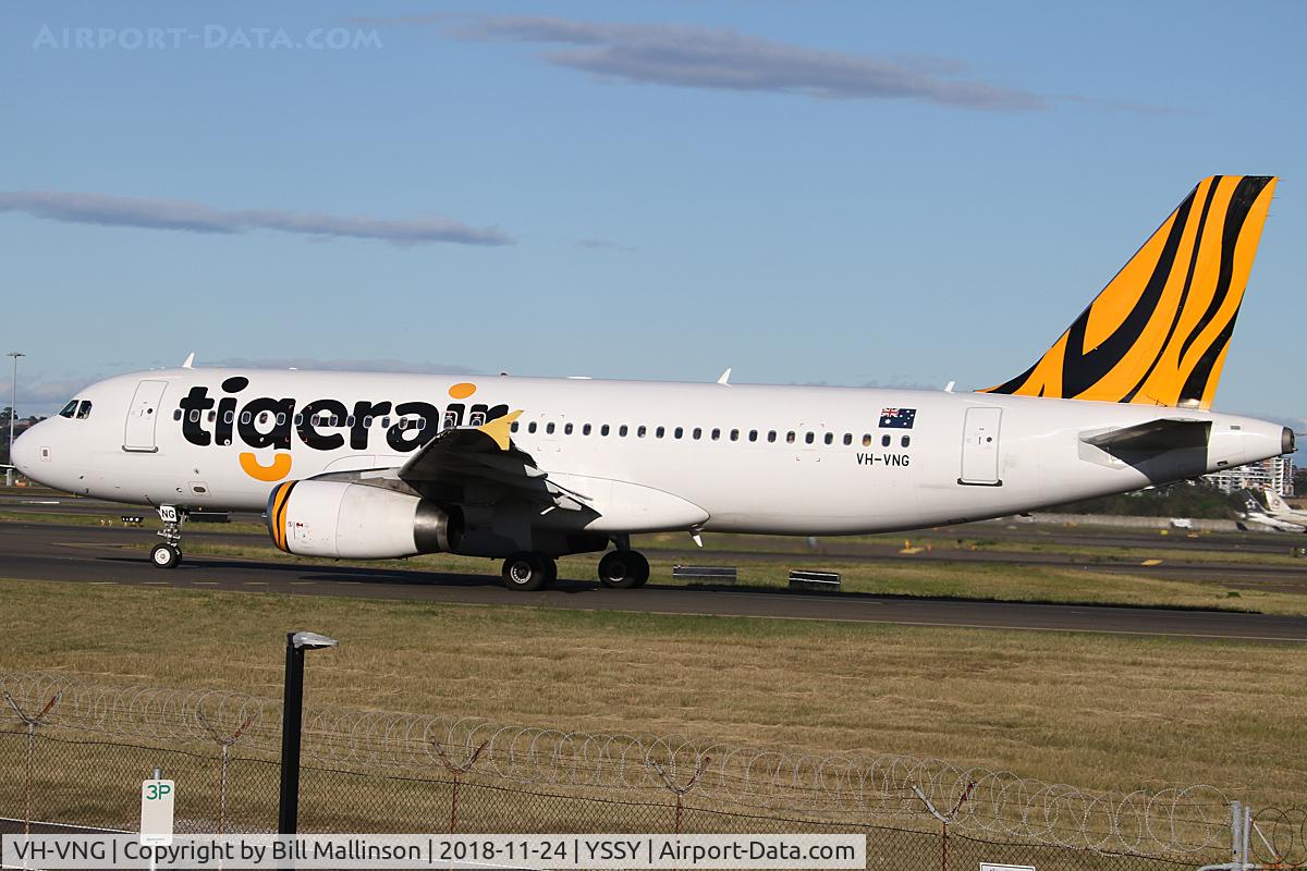 VH-VNG, 2008 Airbus A320-232 C/N 3674, taxiing