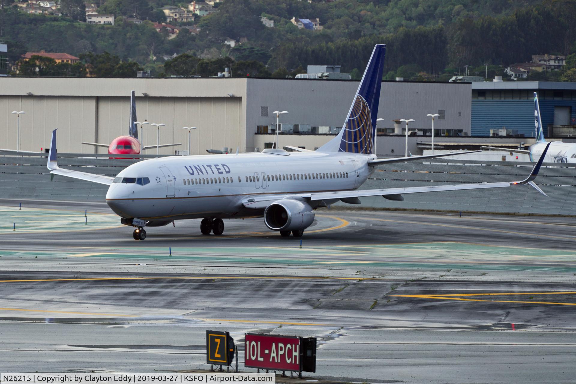 N26215, 1998 Boeing 737-824 C/N 28775, SFO 2019.