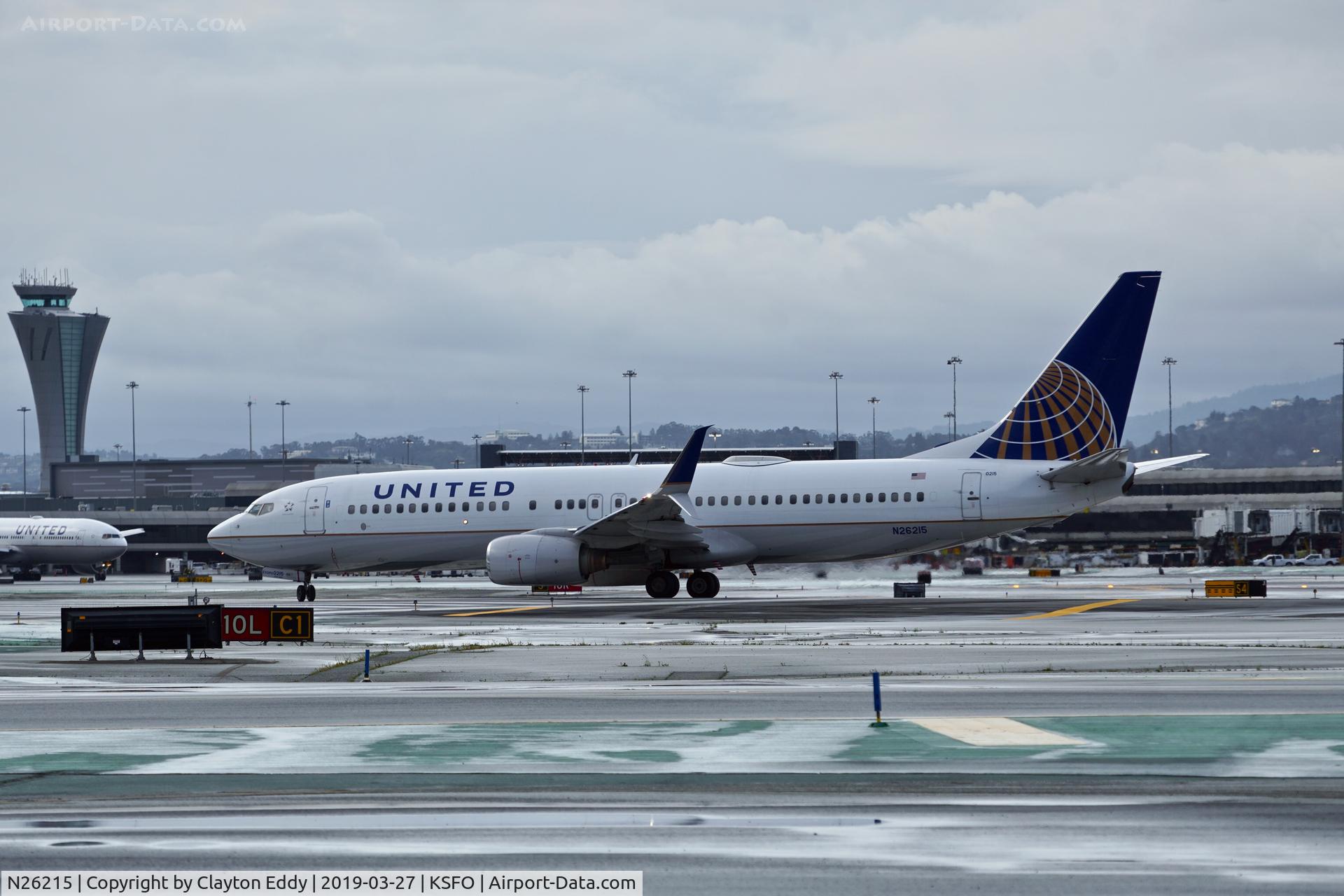 N26215, 1998 Boeing 737-824 C/N 28775, SFO 2019.