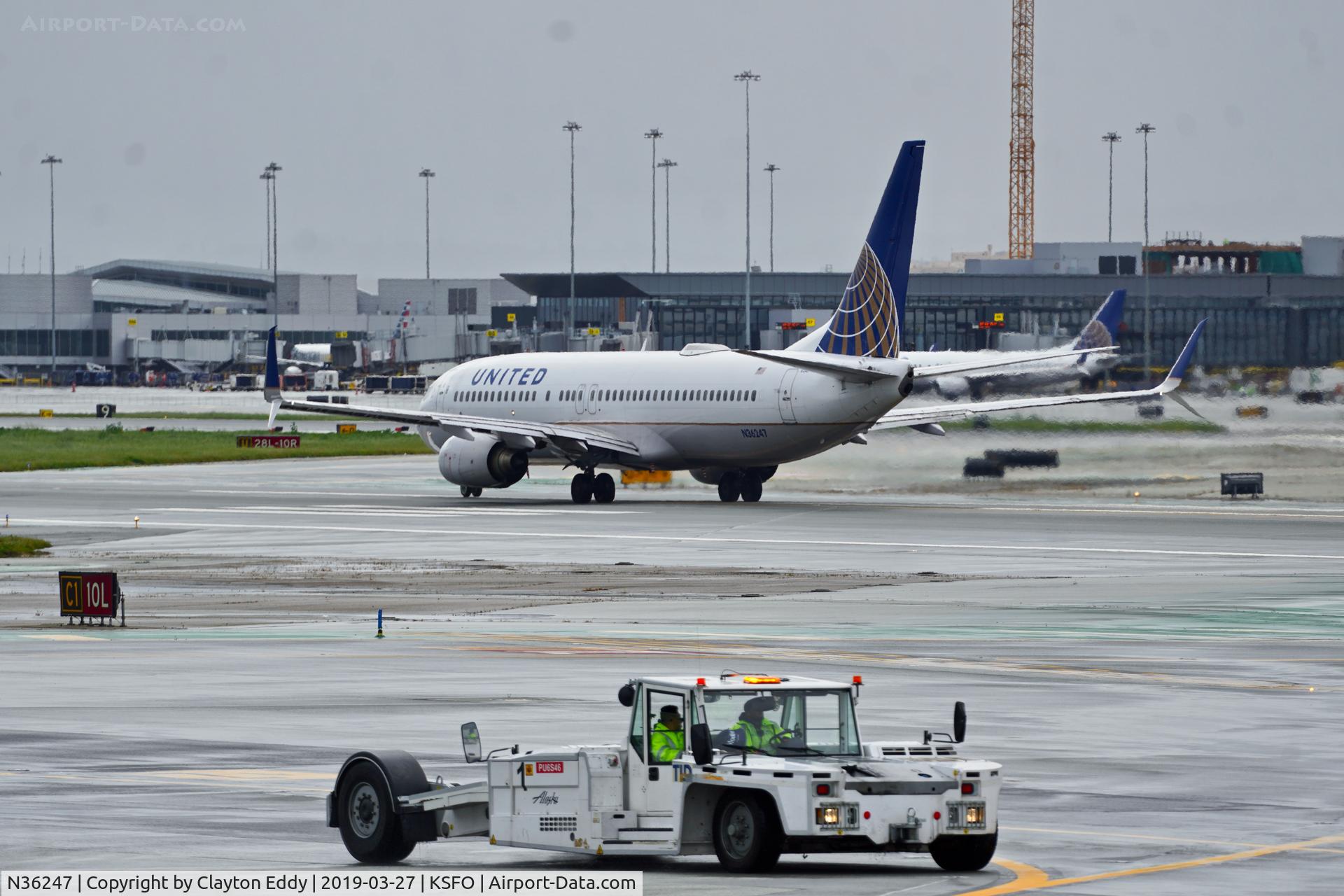 N36247, 1999 Boeing 737-824 C/N 28807, SFO 2019.
