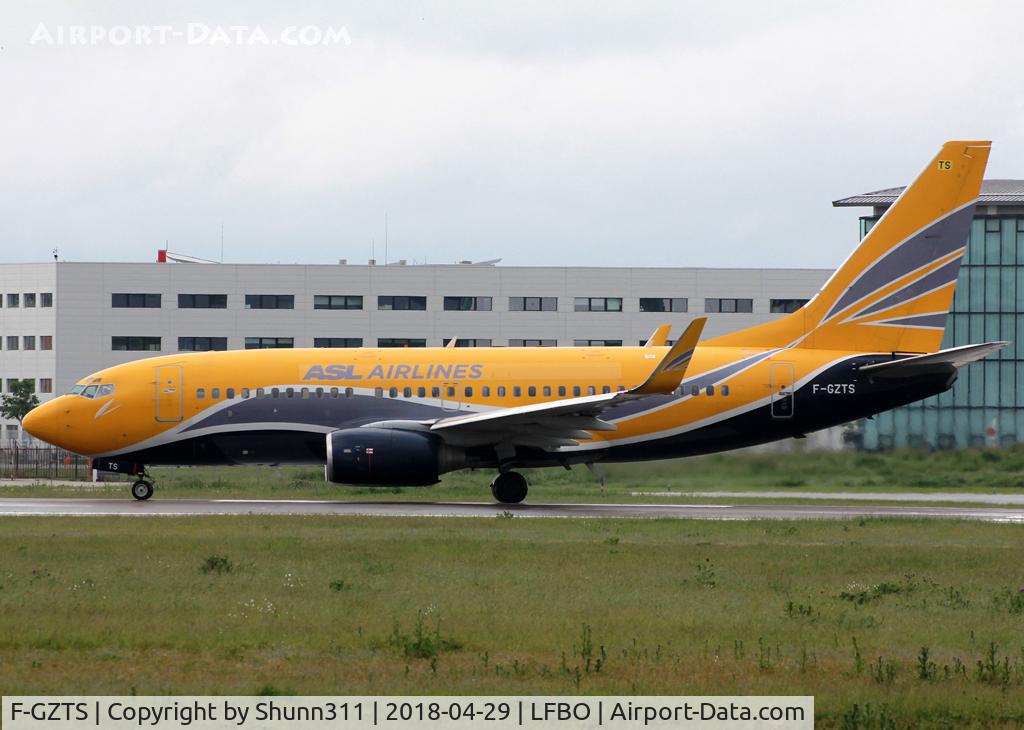 F-GZTS, 2002 Boeing 737-73V C/N 32414, Ready for take off from rwy 32R