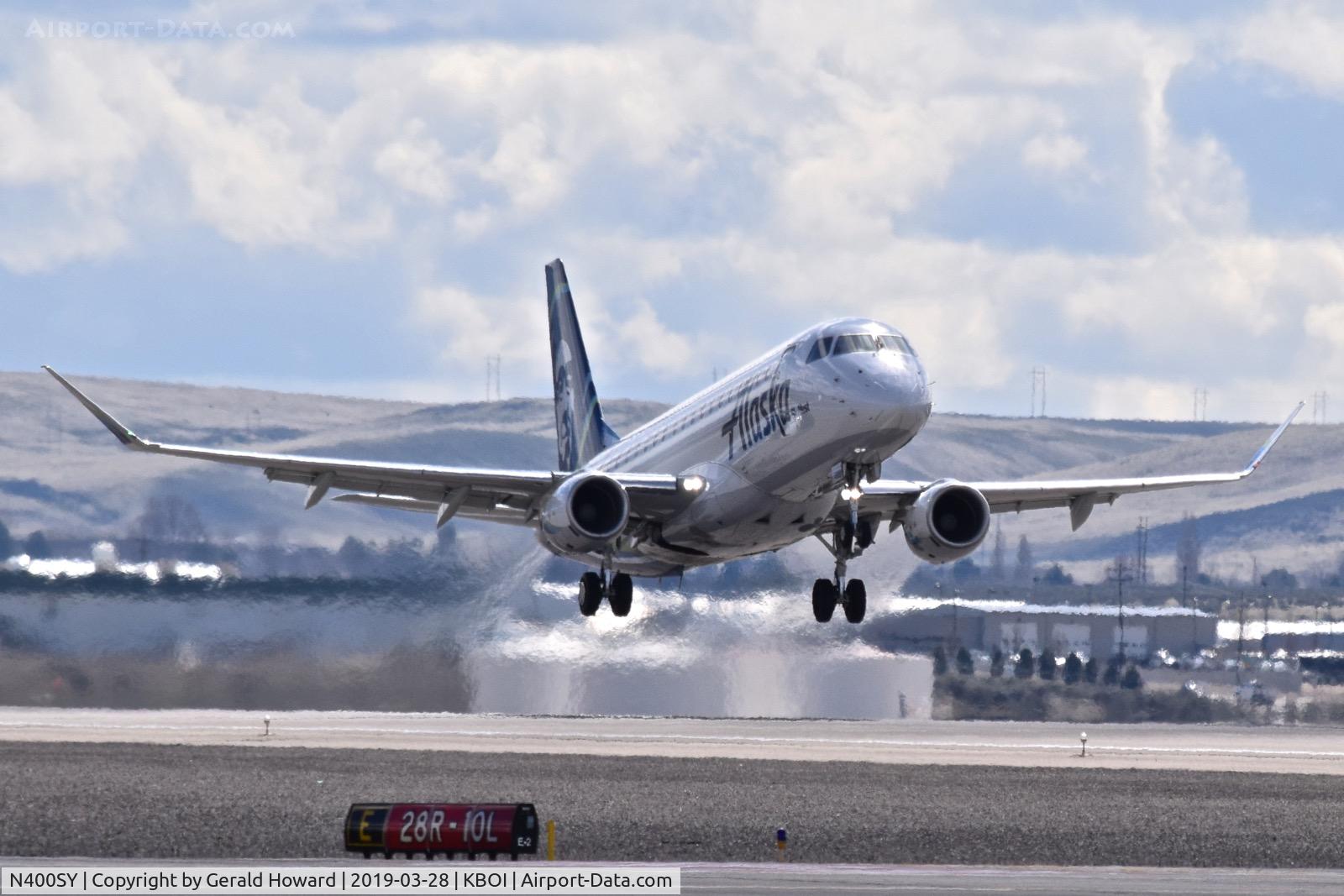 N400SY, 2018 Embraer 175LR (ERJ-170-200LR) C/N 17000732, Take off from RWY 28R.