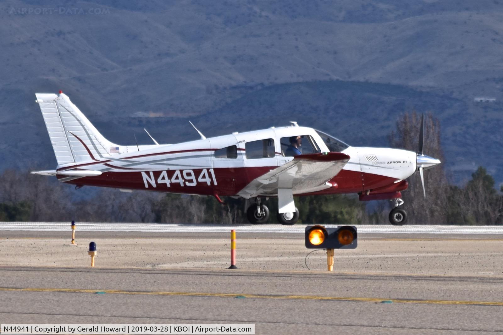 N44941, 1977 Piper PA-28R-201T Cherokee Arrow III C/N 28R-7703344, Starting take off run on RWY 10R.