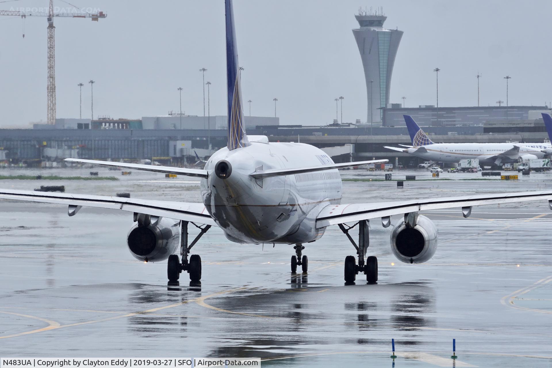 N483UA, 2001 Airbus A320-232 C/N 1586, SFO 2019.