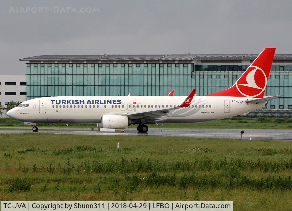 TC-JVA, 2014 Boeing 737-8F2 C/N 40988, Ready for take off from rwy 32R