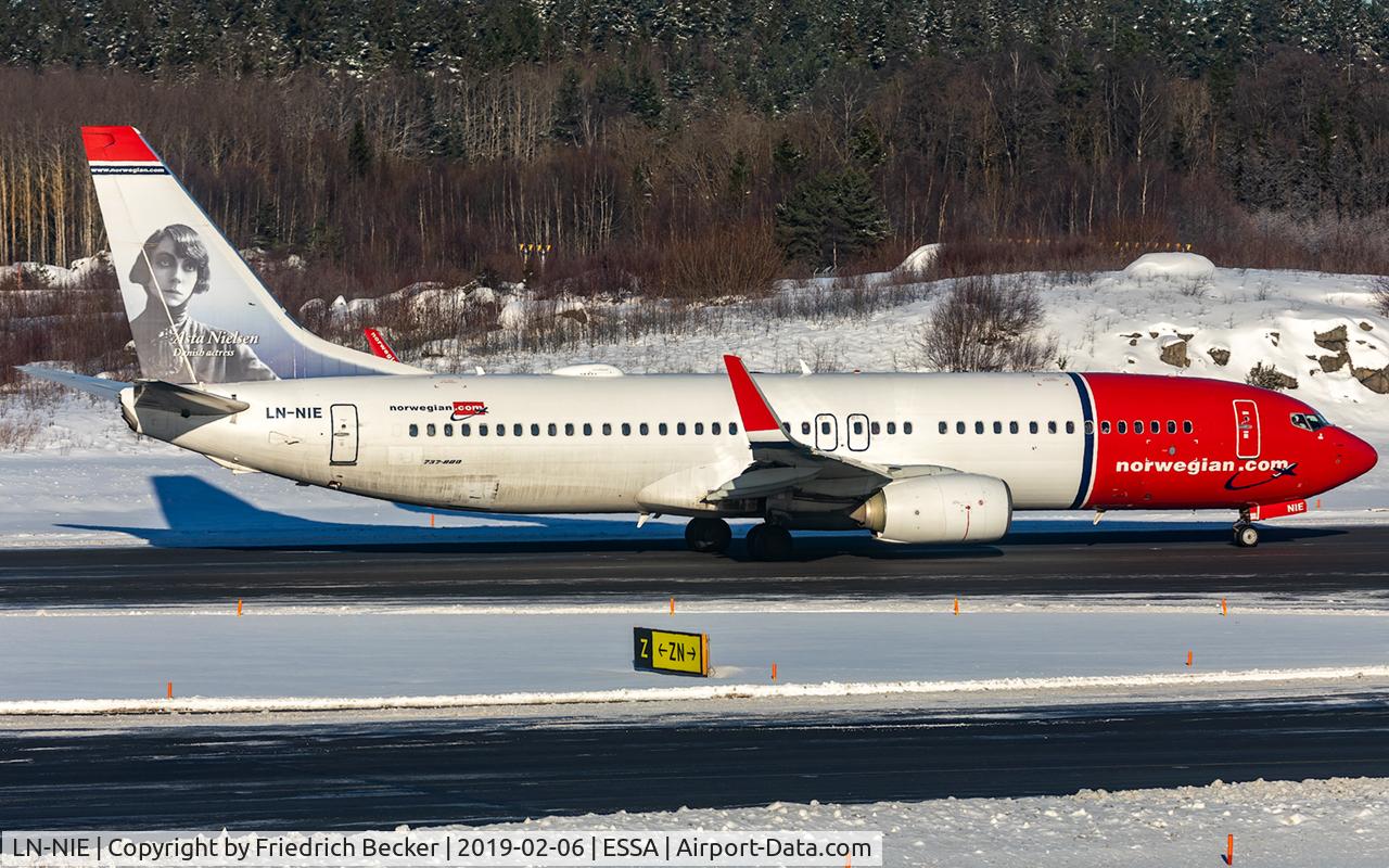LN-NIE, 2012 Boeing 737-8JP C/N 39435, taxying to the active