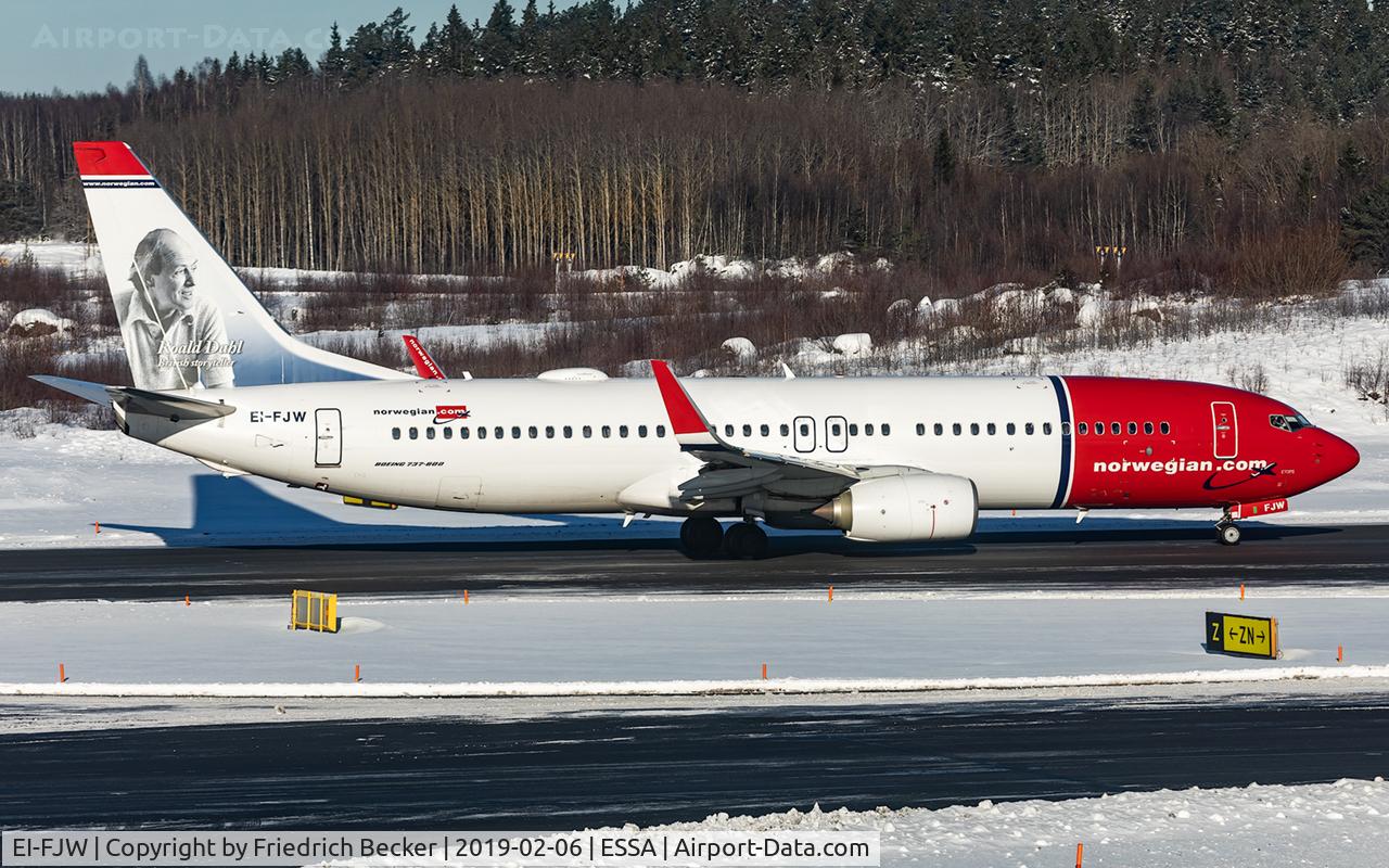 EI-FJW, 2016 Boeing 737-8JP C/N 42286, taxying to the active