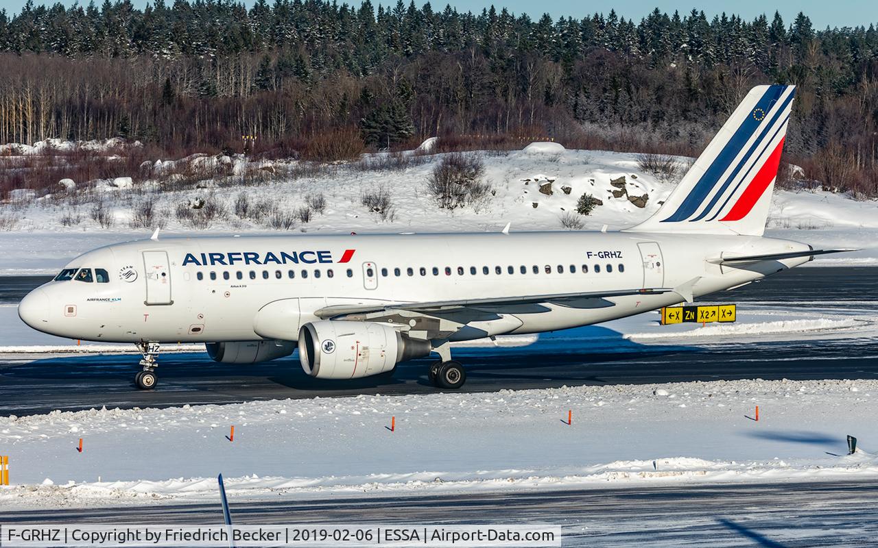 F-GRHZ, 2001 Airbus A319-111 C/N 1622, taxying to the gate