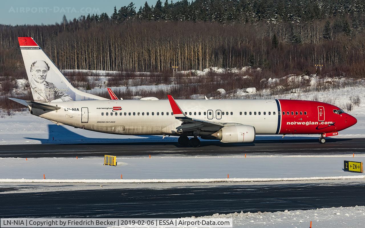 LN-NIA, 2012 Boeing 737-8JP C/N 39444, taxying to the active