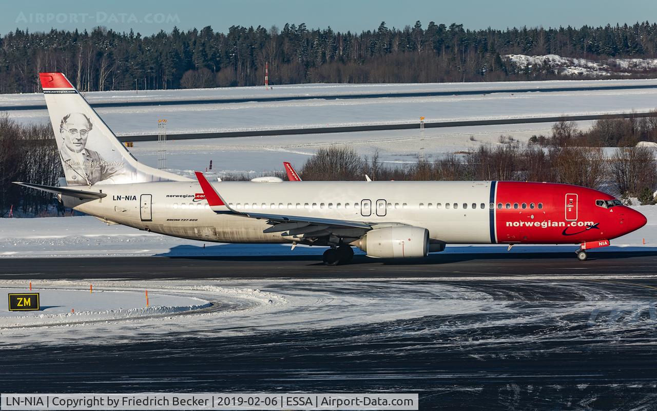 LN-NIA, 2012 Boeing 737-8JP C/N 39444, taxying to the active