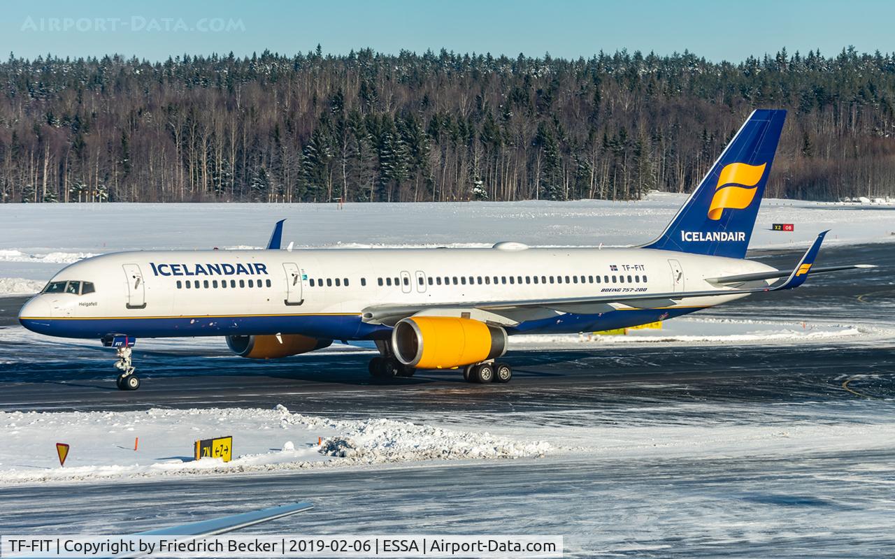 TF-FIT, 1994 Boeing 757-256 C/N 26244, taxying to the gate