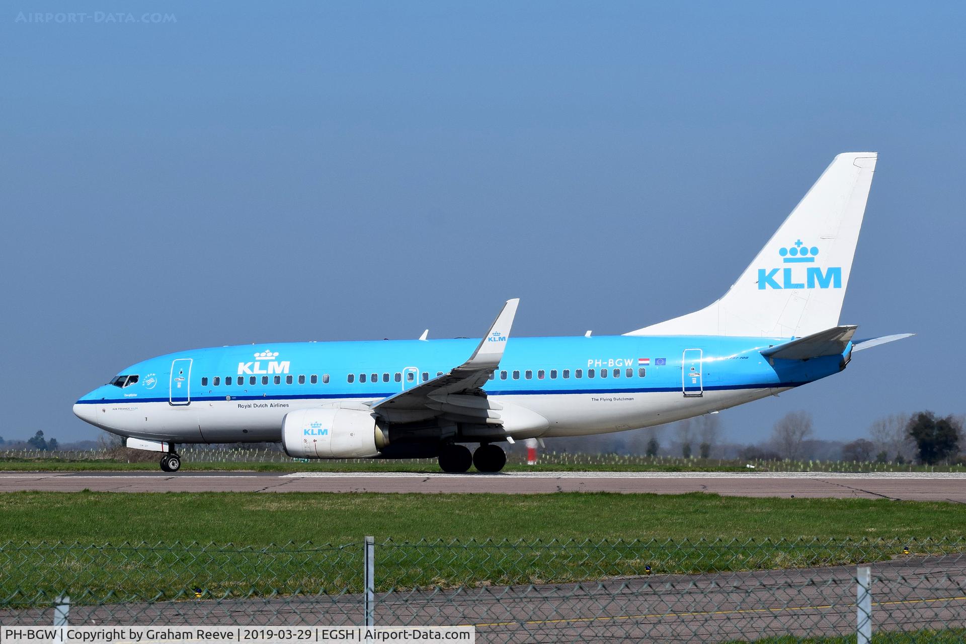 PH-BGW, 2011 Boeing 737-7K2 C/N 38128, Departing from Norwich.