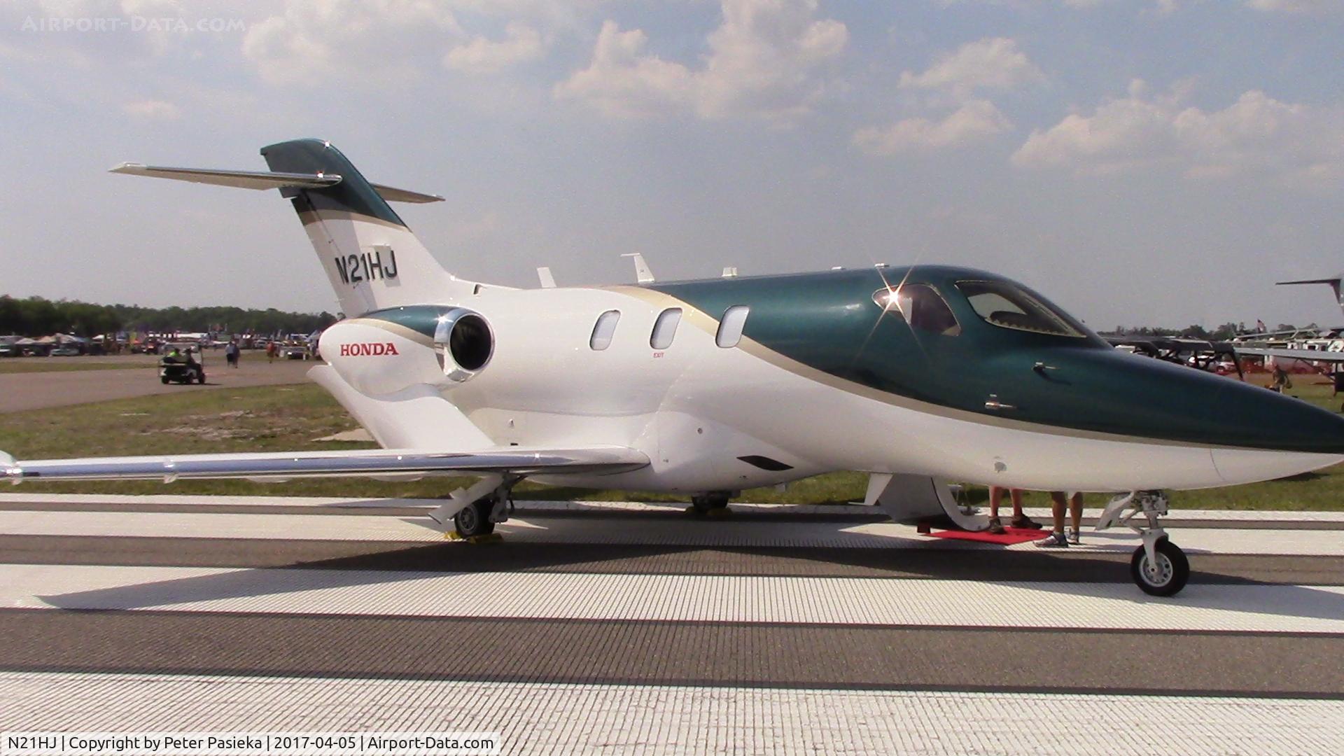 N21HJ, 2015 Honda HA-420 HondaJet C/N 42000014, At Sun n' Fun 2017