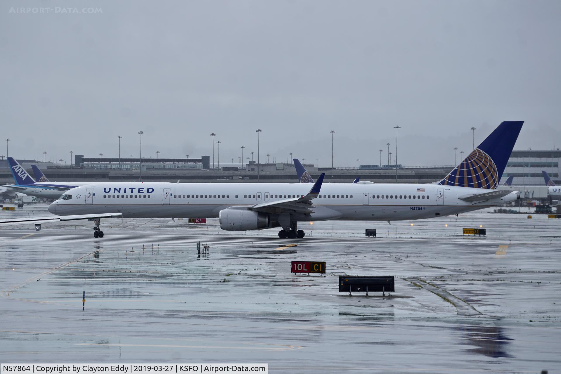 N57864, 2001 Boeing 757-33N C/N 32588, SFO 2019.