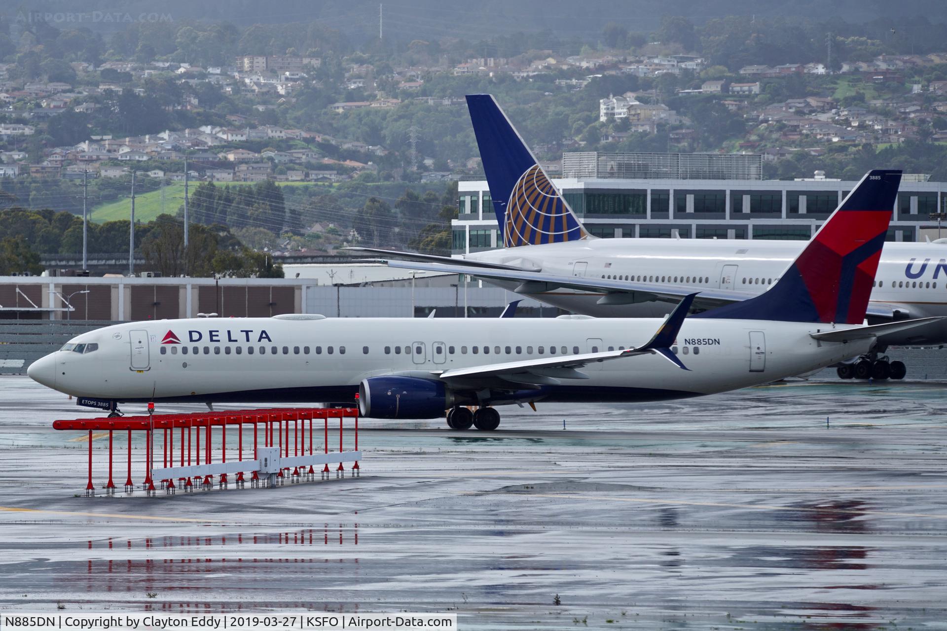 N885DN, 2017 Boeing 737-900/ER C/N 31996, SFO 2019.