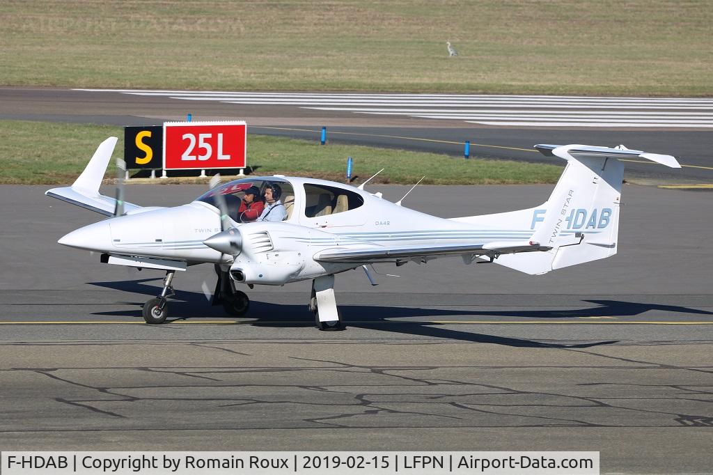 F-HDAB, Diamond DA-42 Twin Star C/N 42.186, Taxiing
