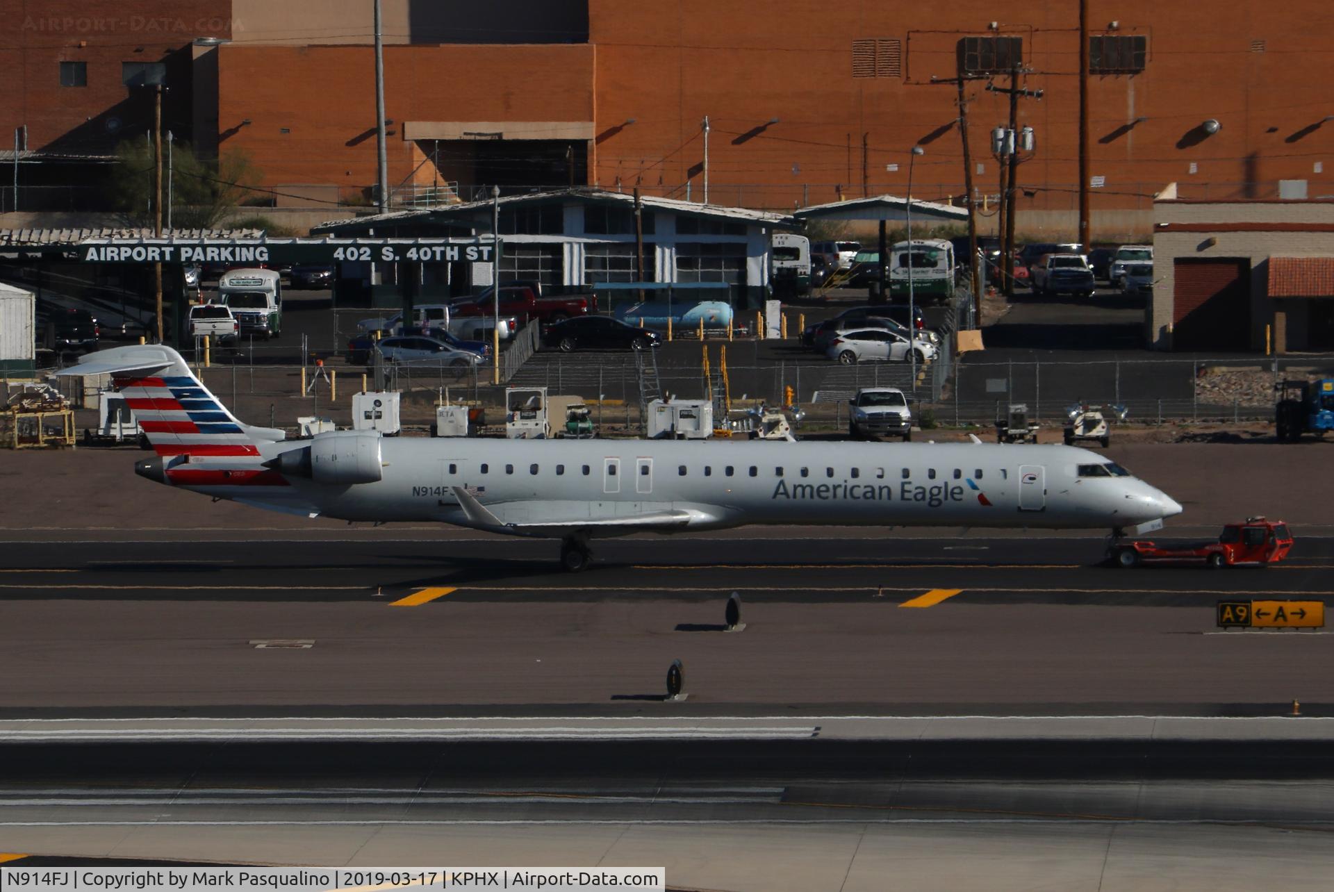 N914FJ, 2004 Bombardier CRJ-900ER (CL-600-2D24) C/N 15014, CL-600-2D24