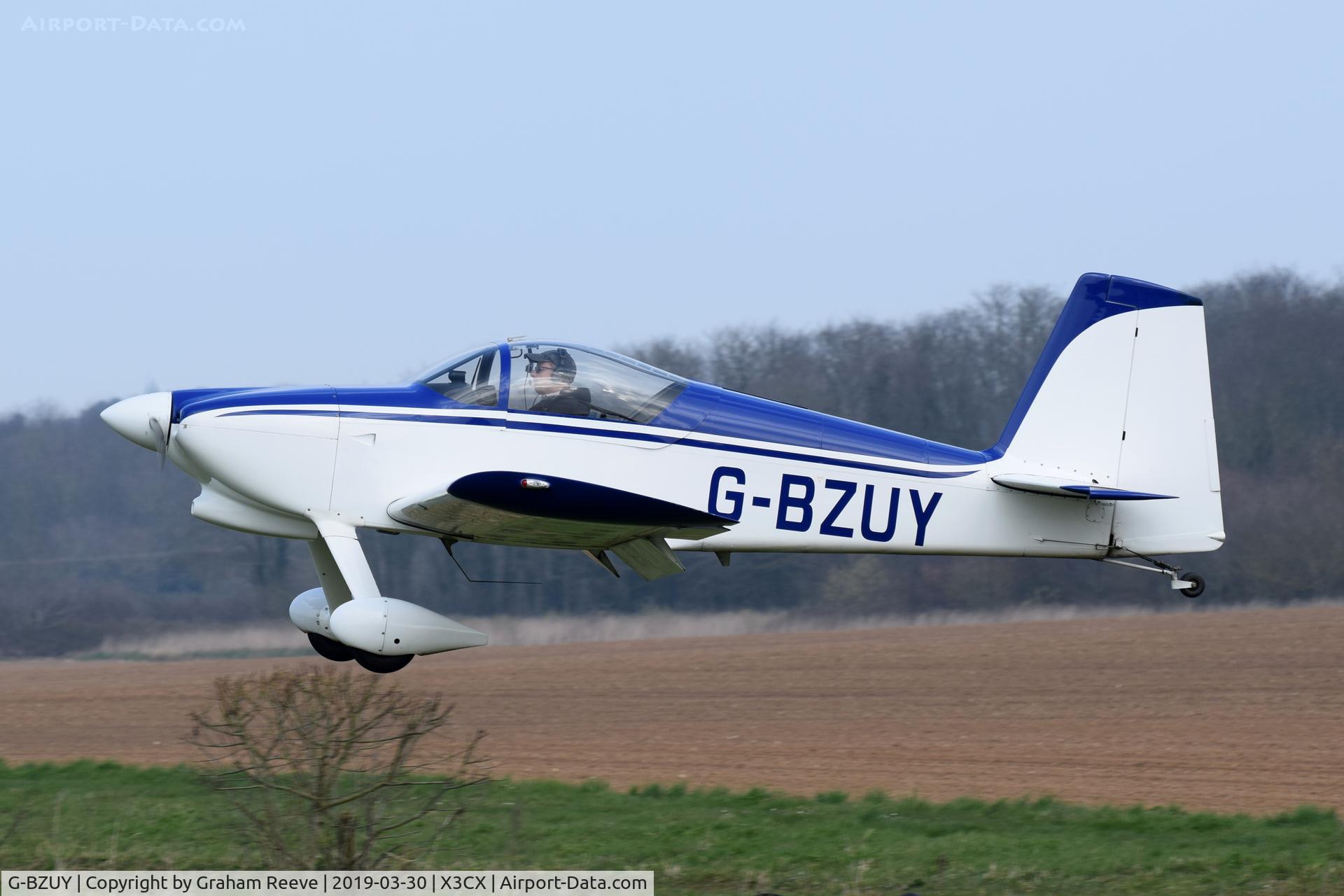G-BZUY, 2001 Vans RV-6 C/N PFA 181A-13471, Landing at Northrepps.