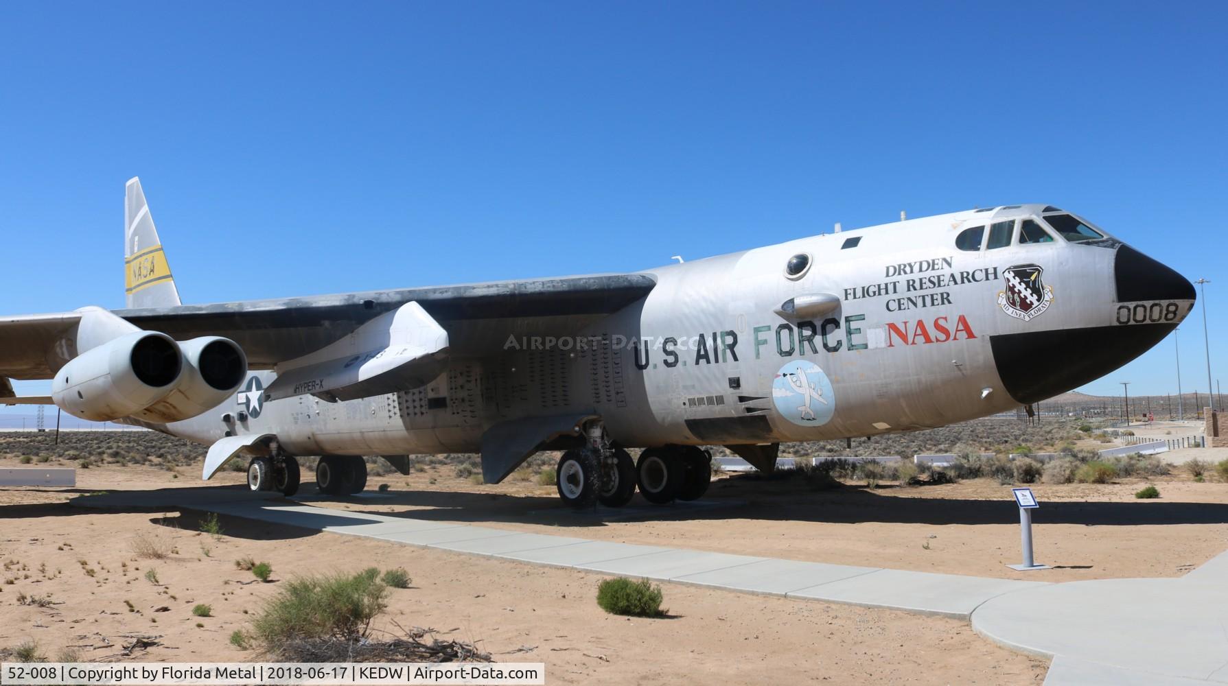 52-008, 1952 Boeing NB-52B-BO (RB-52B-10-BO) Stratofortress C/N 16498, NB-52B Mothership