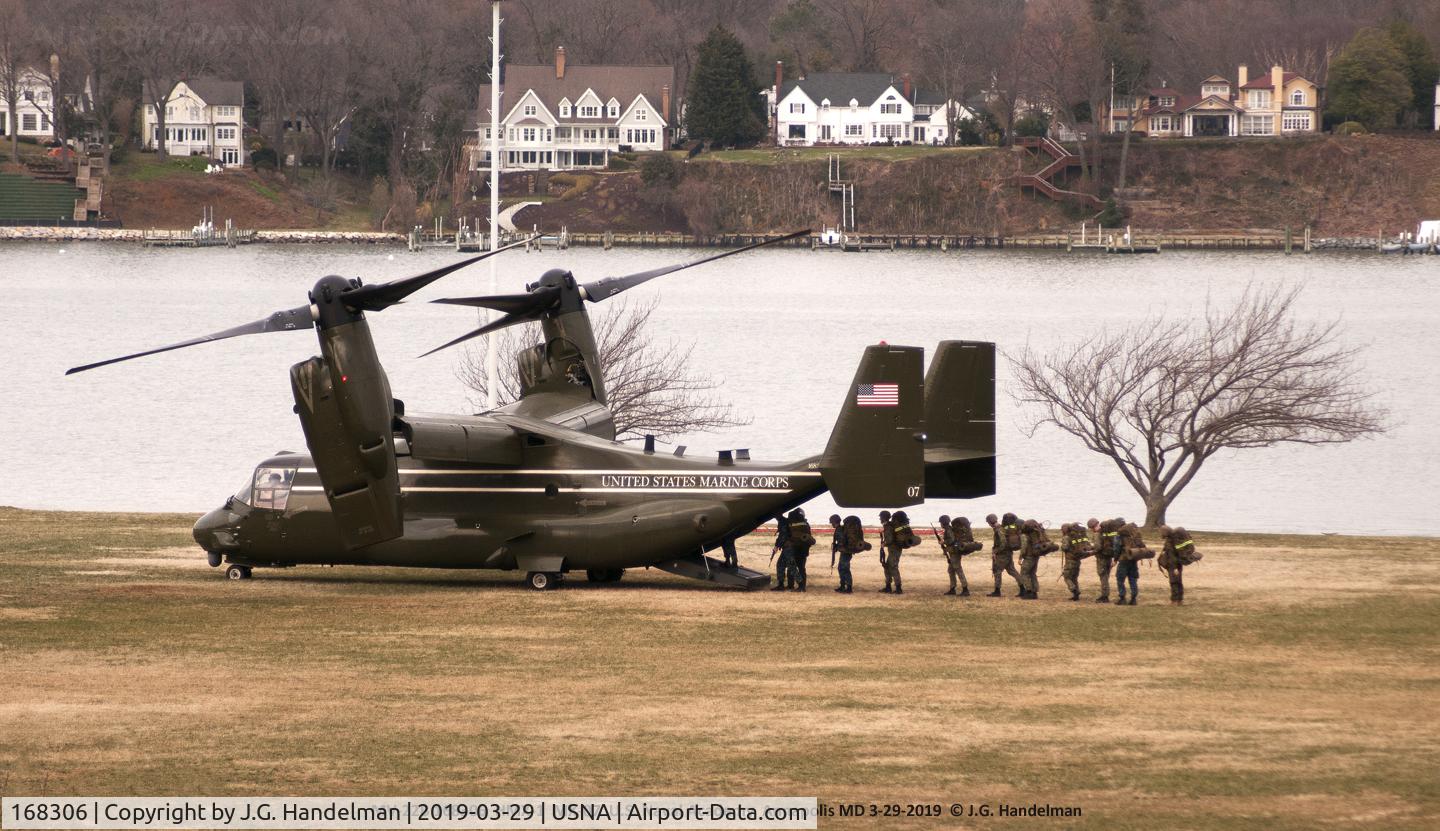 168306, Bell-Boeing MV-22B Osprey C/N D0223, Getting aboard.