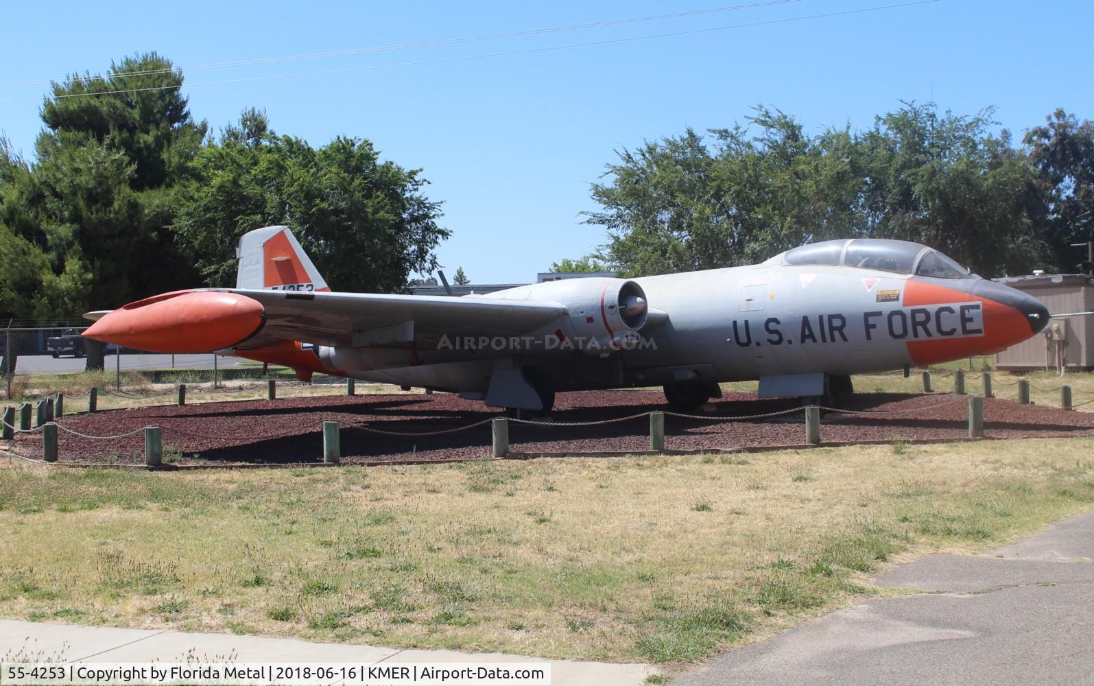 55-4253, 1955 Martin B-57E Canberra C/N 355, B-57E