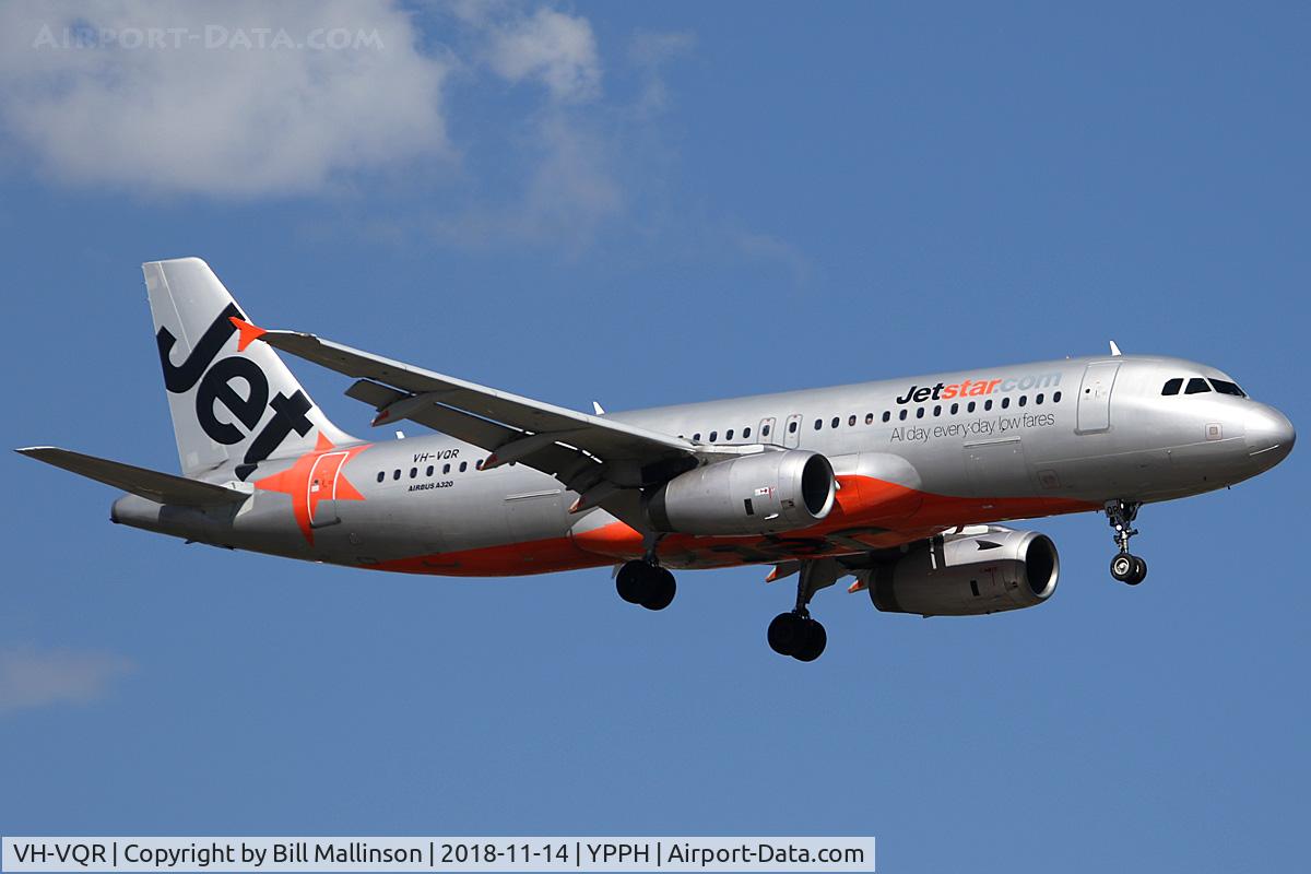 VH-VQR, 2005 Airbus A320-232 C/N 2526, finals to 21