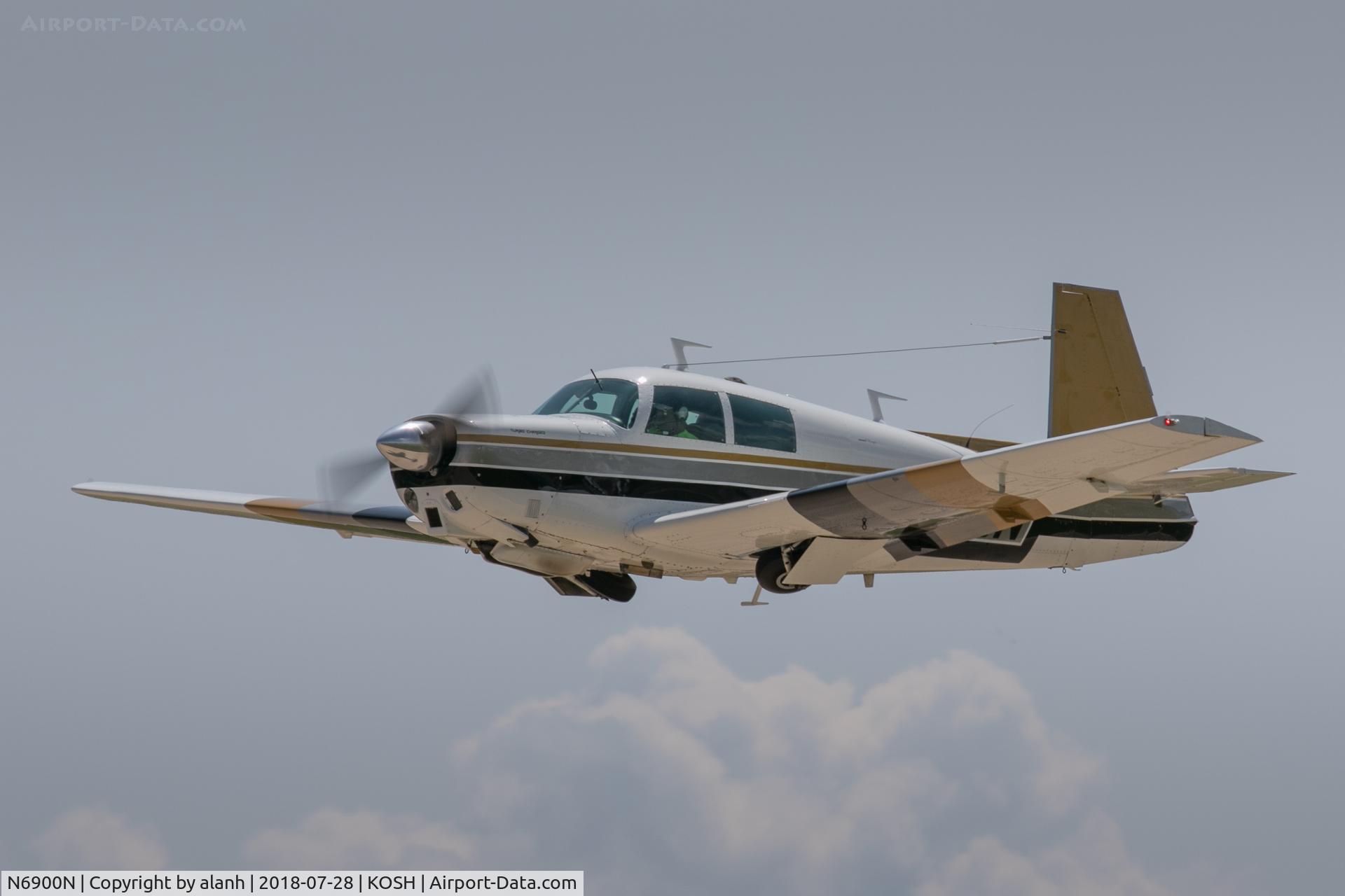 N6900N, 1968 Mooney M20C Ranger C/N 680168, Departing AirVenture 2018