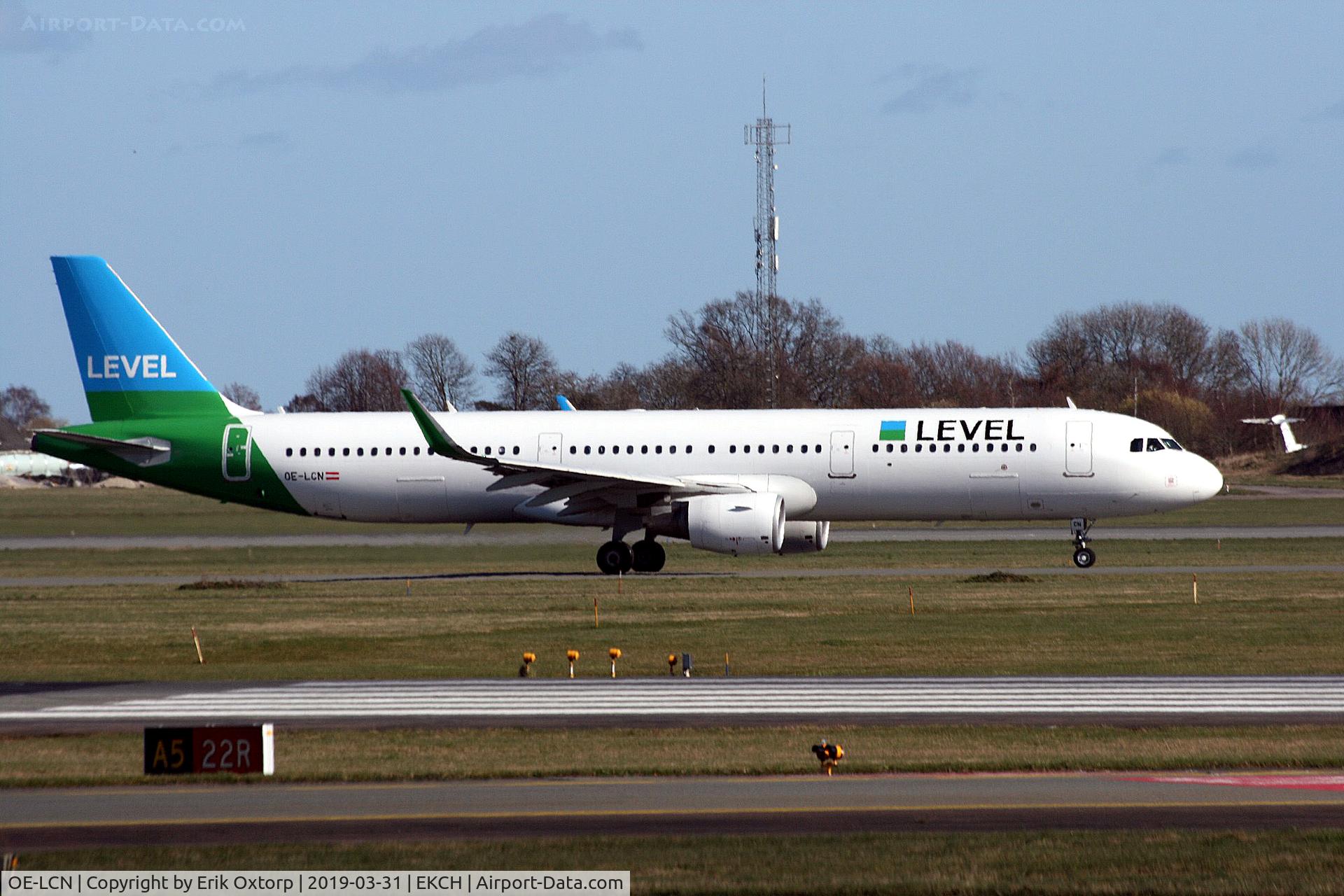 OE-LCN, 2015 Airbus A321-211 C/N 6454, OE-LCN taxi for takeoff
