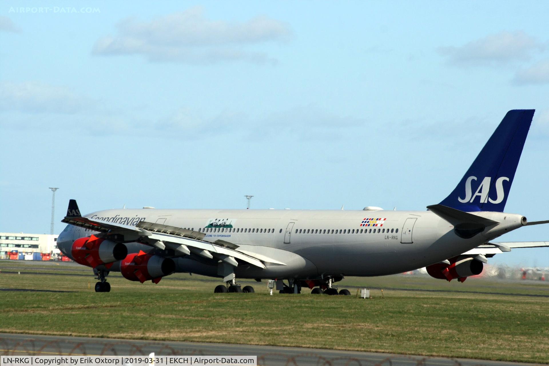 LN-RKG, 2001 Airbus A340-313X C/N 424, LN-RKG with the 