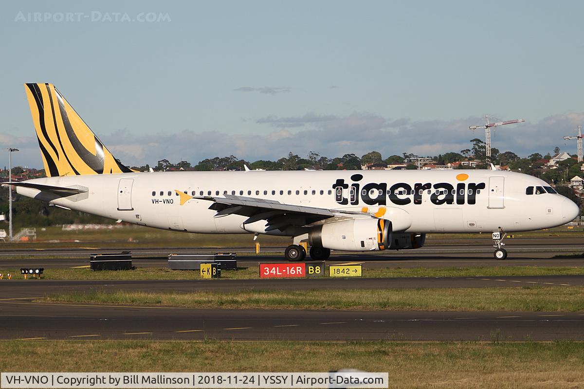 VH-VNO, 2009 Airbus A320-232 C/N 4053, taxiing