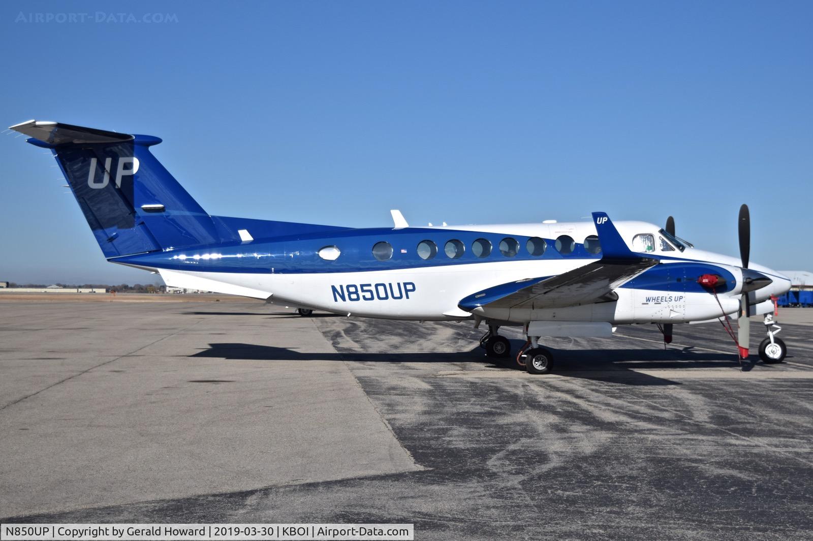 N850UP, 2015 Beechcraft B300 King Air 350i C/N FL-992, Parked on the north GA ramp.