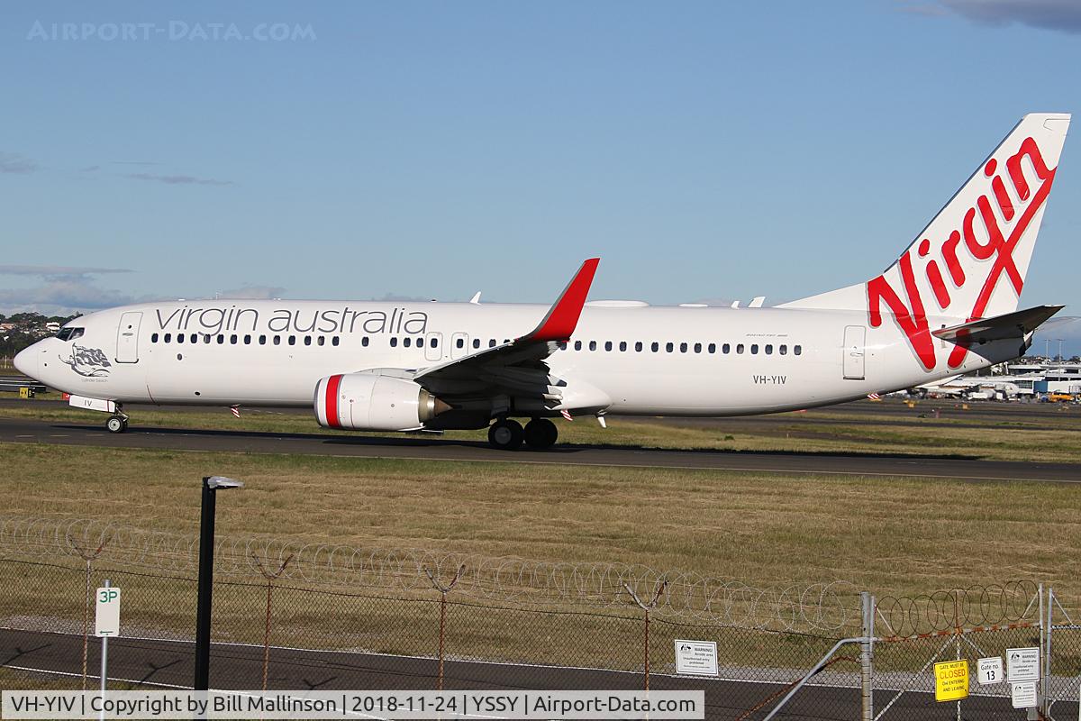 VH-YIV, 2013 Boeing 737-8FE C/N 40698, taxiing