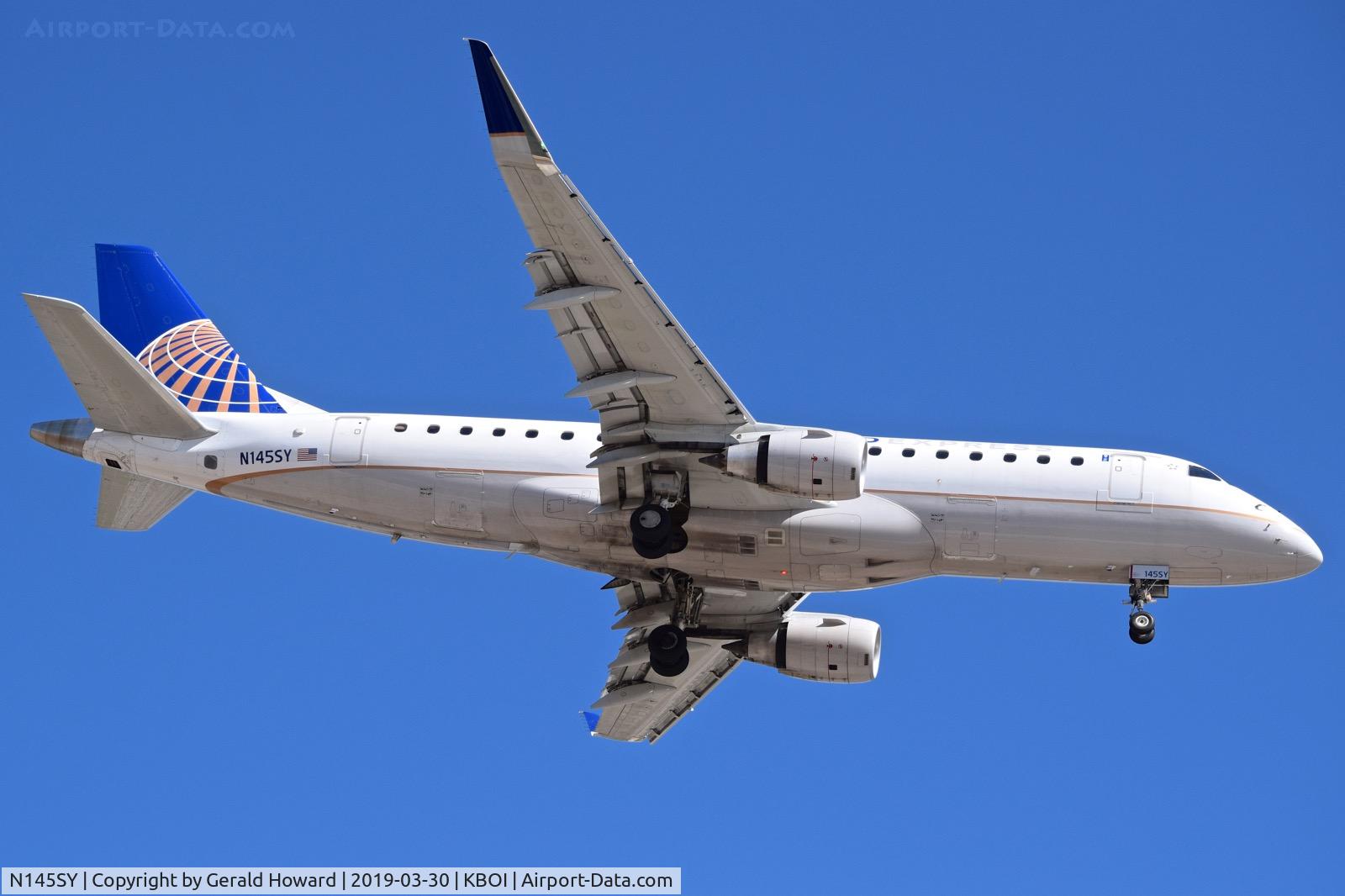 N145SY, 2015 Embraer 175LR (ERJ-170-200LR) C/N 17000484, Landing RWY 10L.