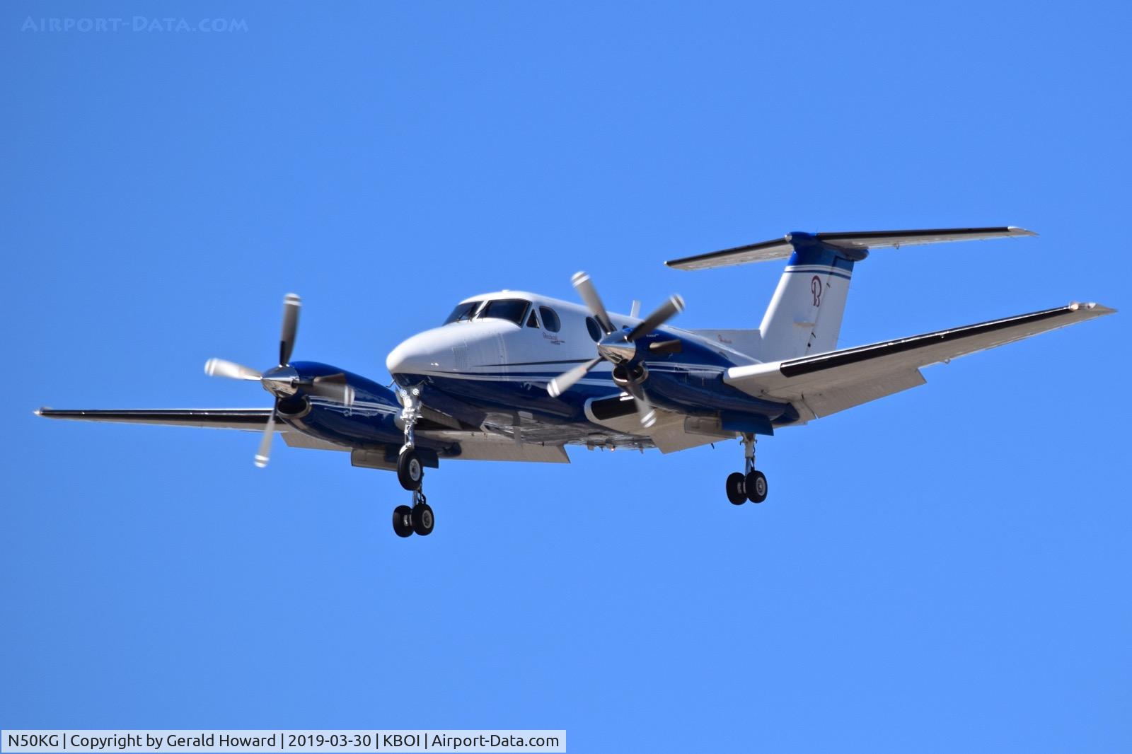 N50KG, 1982 Beech B200 King Air C/N BB-1066, Approach to RWY 10L.