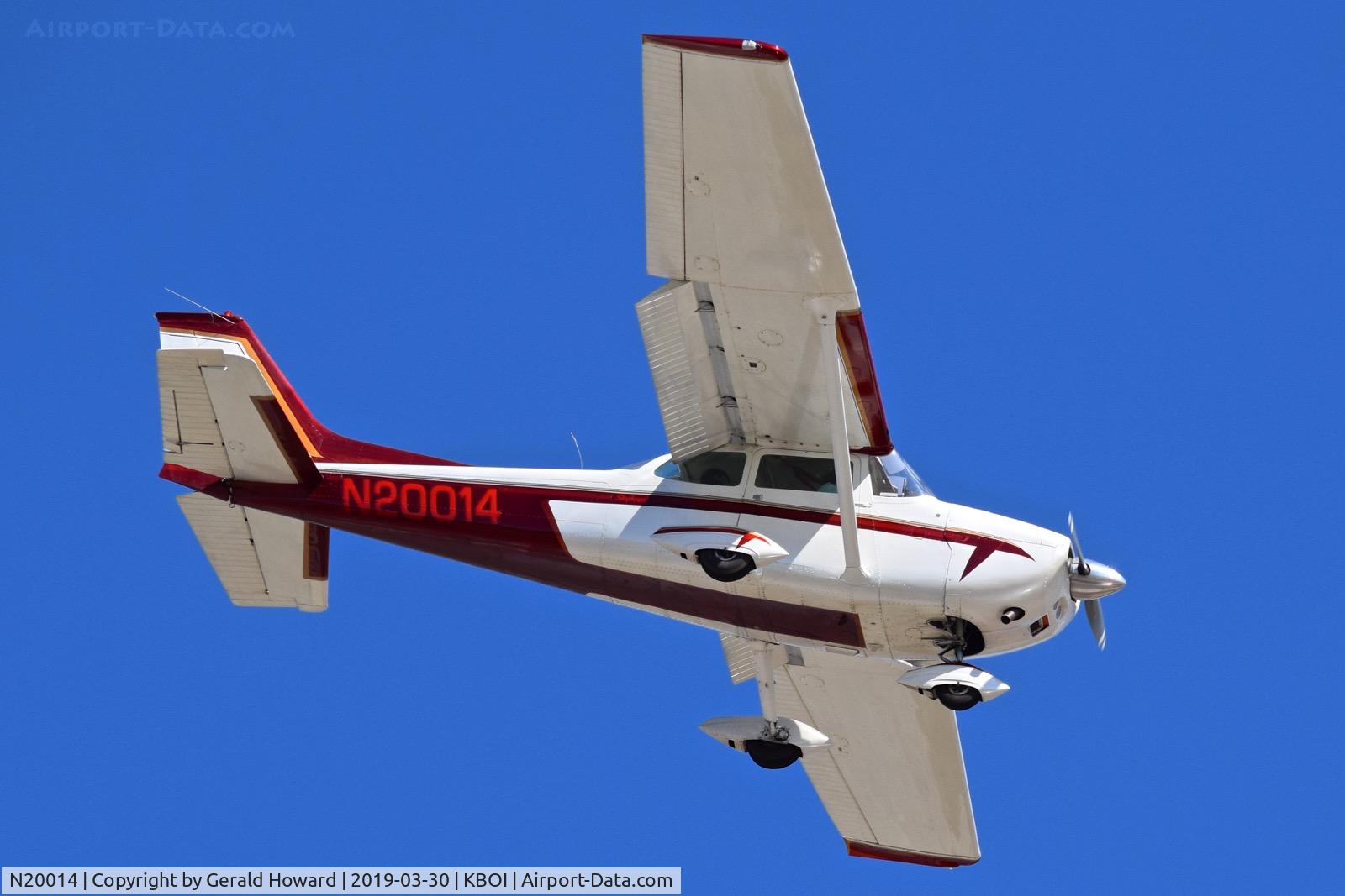N20014, 1972 Cessna 172M C/N 17260930, Landing RWY 10L.