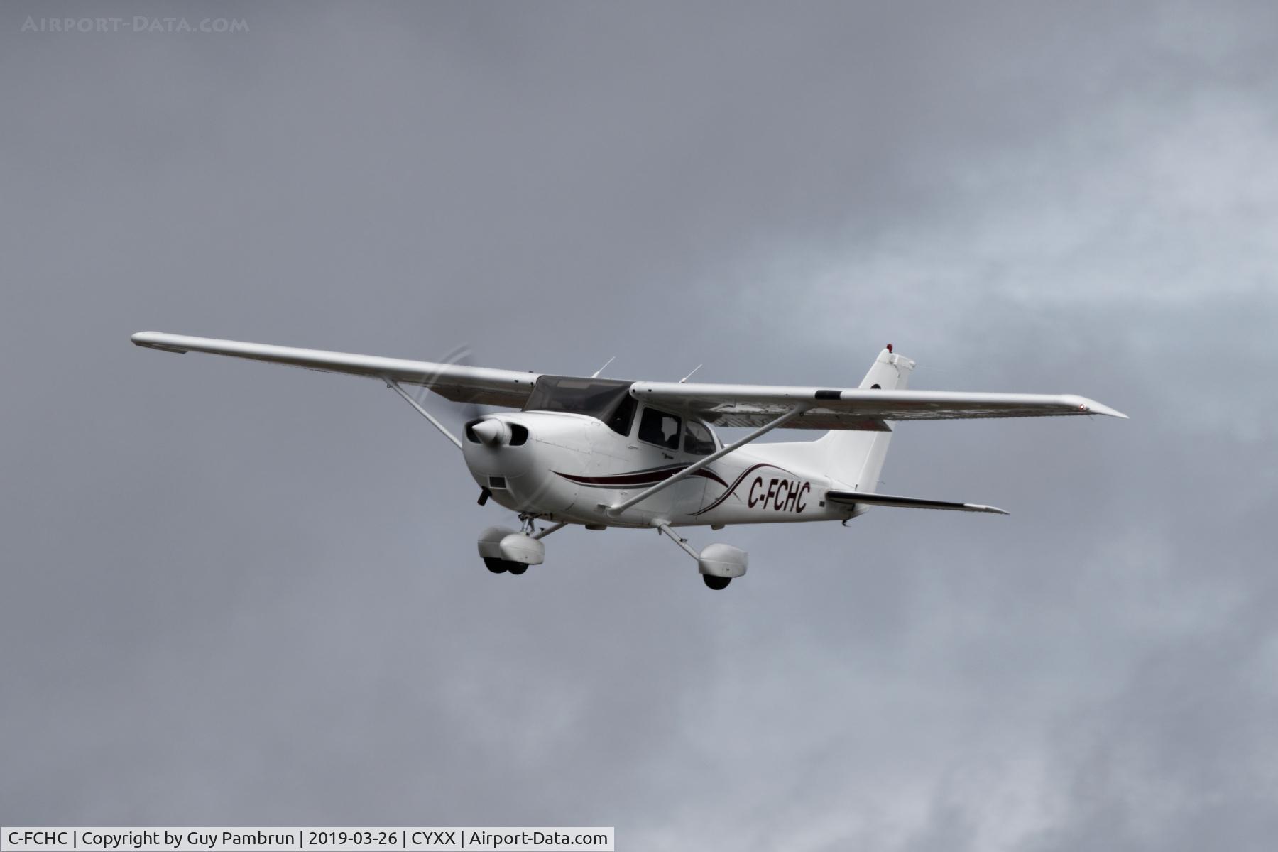 C-FCHC, 2000 Cessna 172S C/N 172S8530, Landing