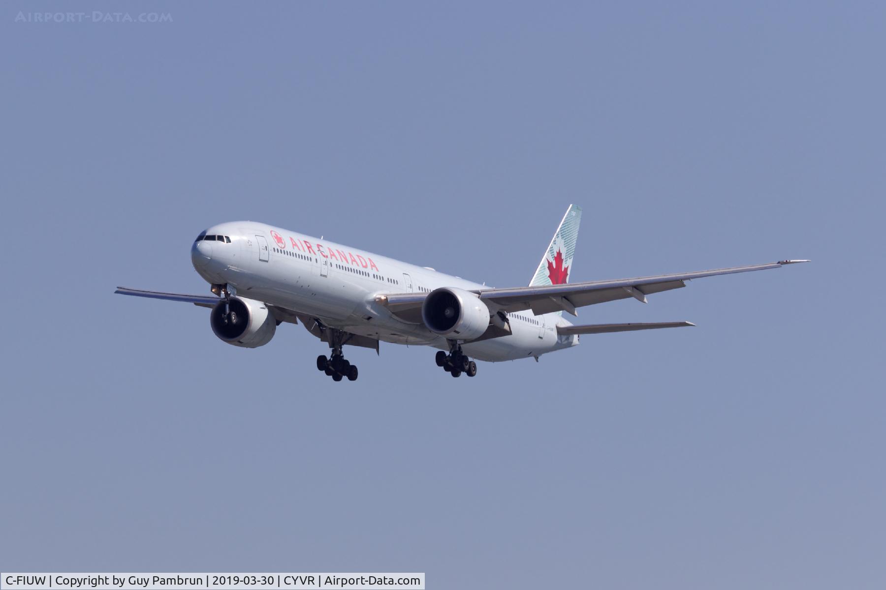 C-FIUW, 2008 Boeing 777-333/ER C/N 35249, Landing