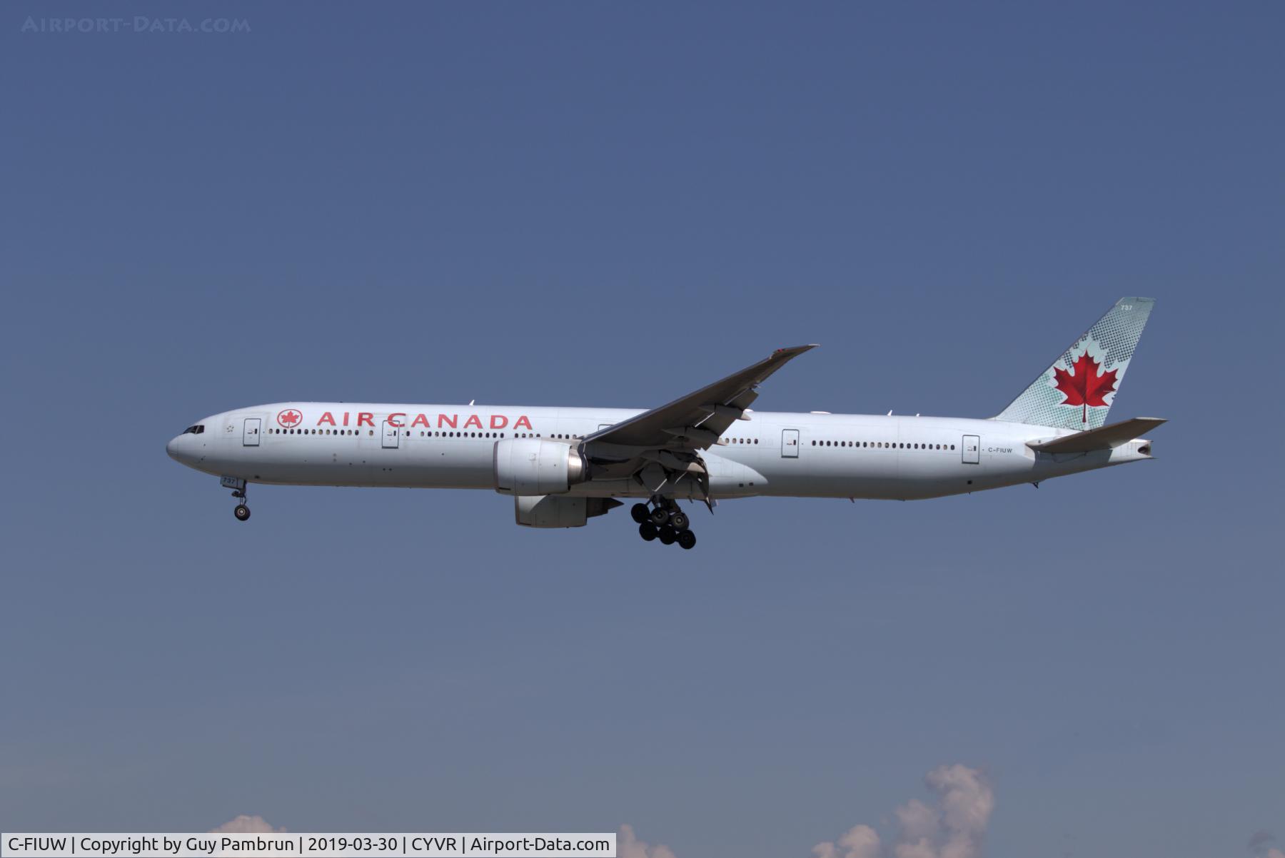 C-FIUW, 2008 Boeing 777-333/ER C/N 35249, Landing