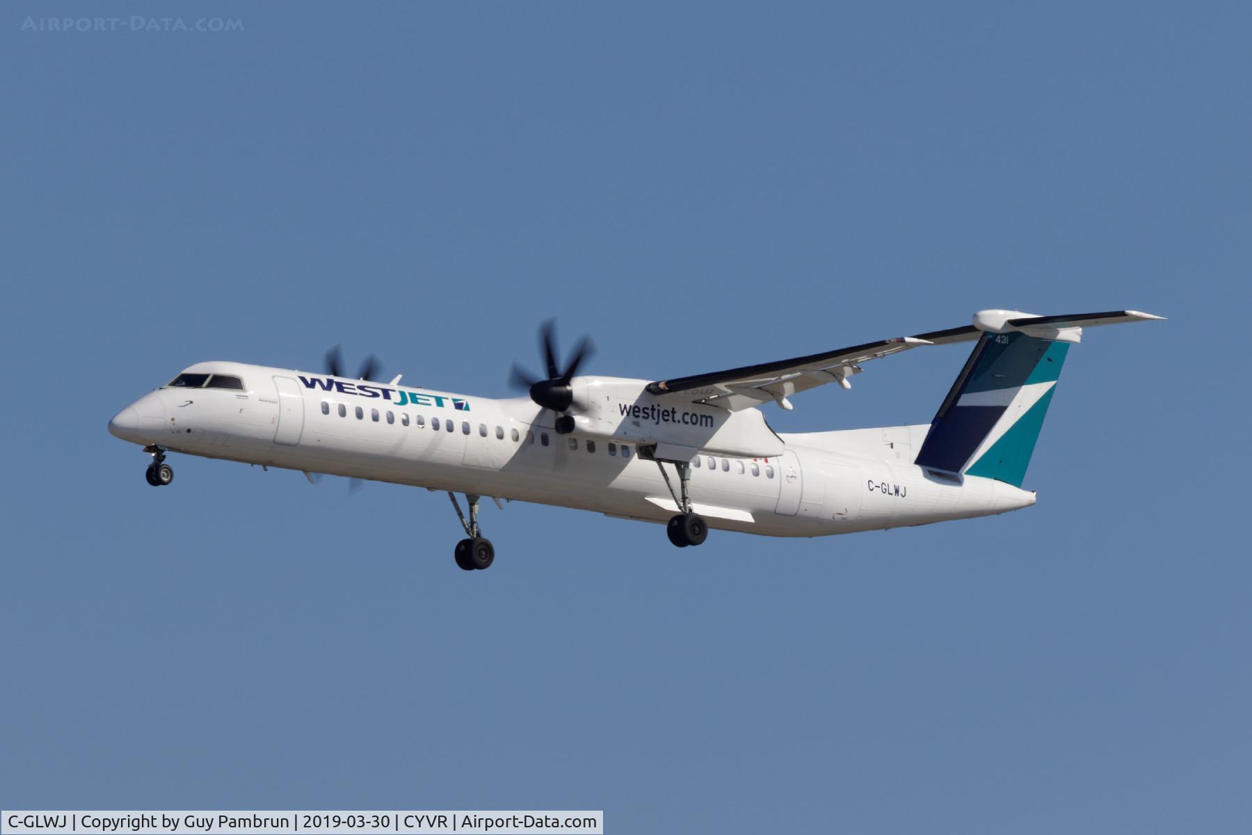 C-GLWJ, 2016 De Havilland DHC-8-402 C/N 4522, Landing