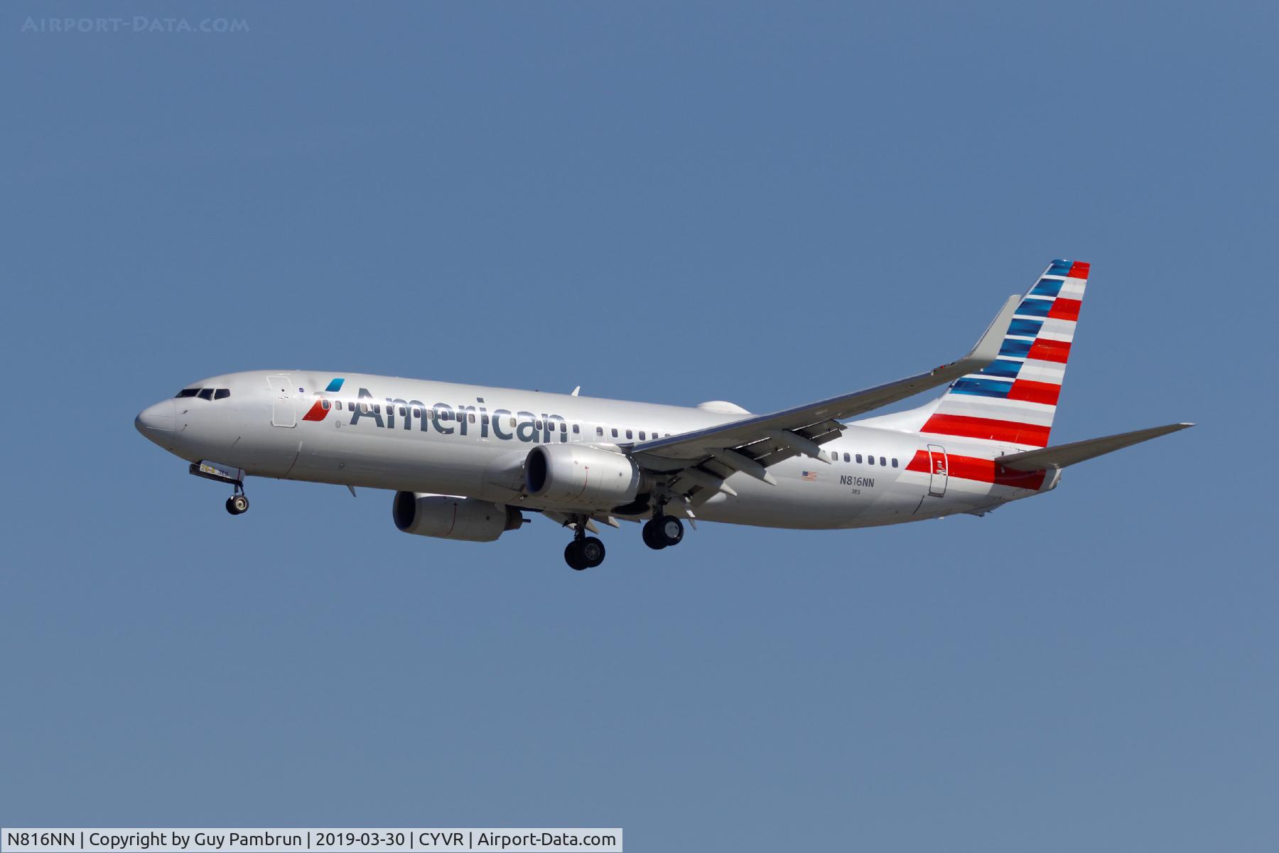 N816NN, 2009 Boeing 737-823 C/N 31081, Landing