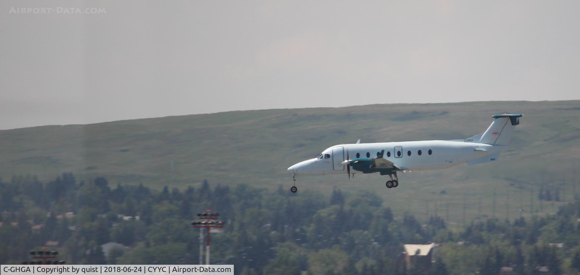 C-GHGA, 1997 Beech 1900D C/N UE-293, On approach to YYC