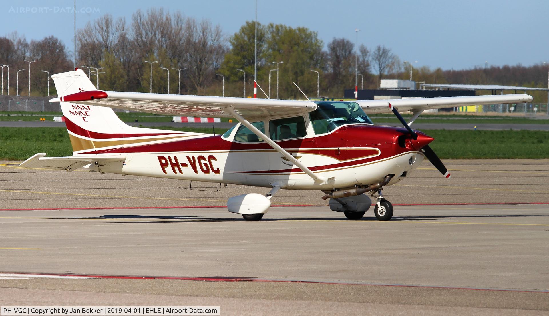 PH-VGC, Cessna 172N C/N 17271277, Lelystad Airport