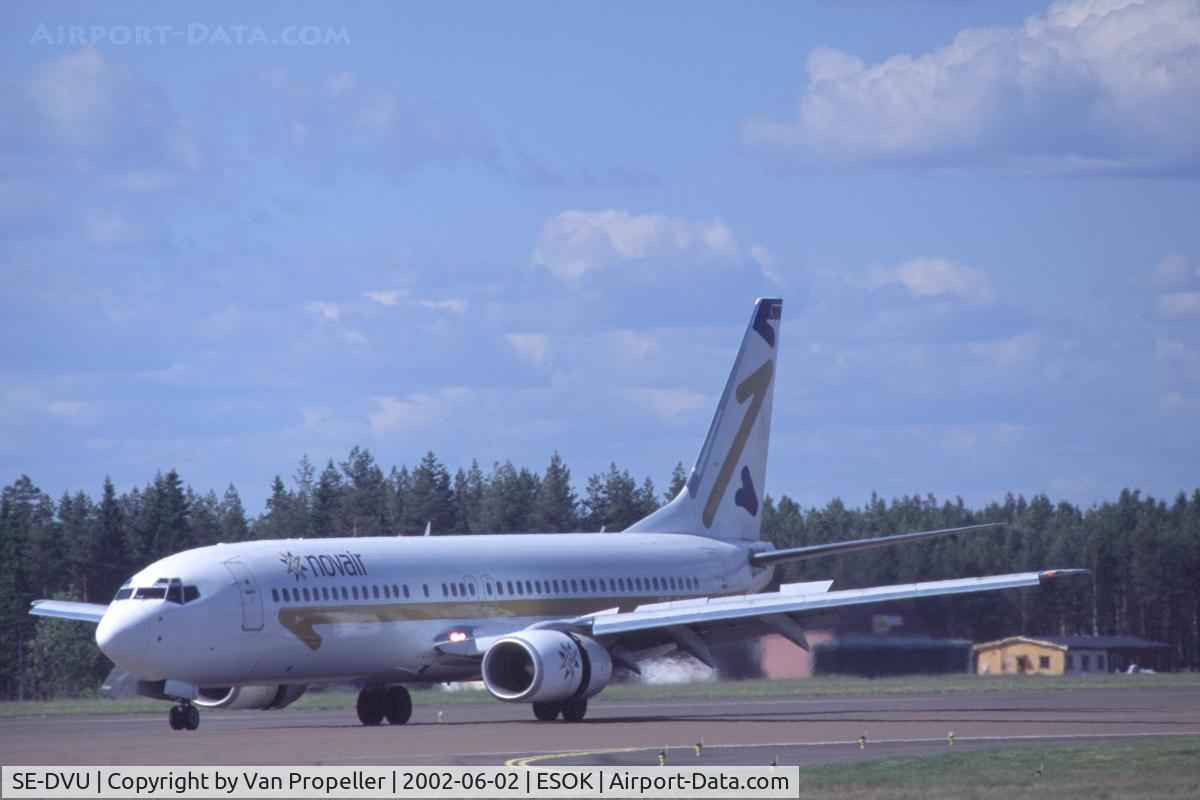 SE-DVU, 1999 Boeing 737-85F C/N 28825, Novair Boeing 737-85F landing at Karlstad airport, Sweden, 2002