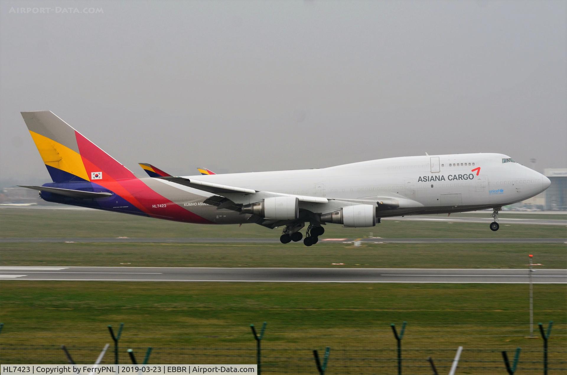 HL7423, 1997 Boeing 747-48EM(F) C/N 27282, Asiana B744F landing